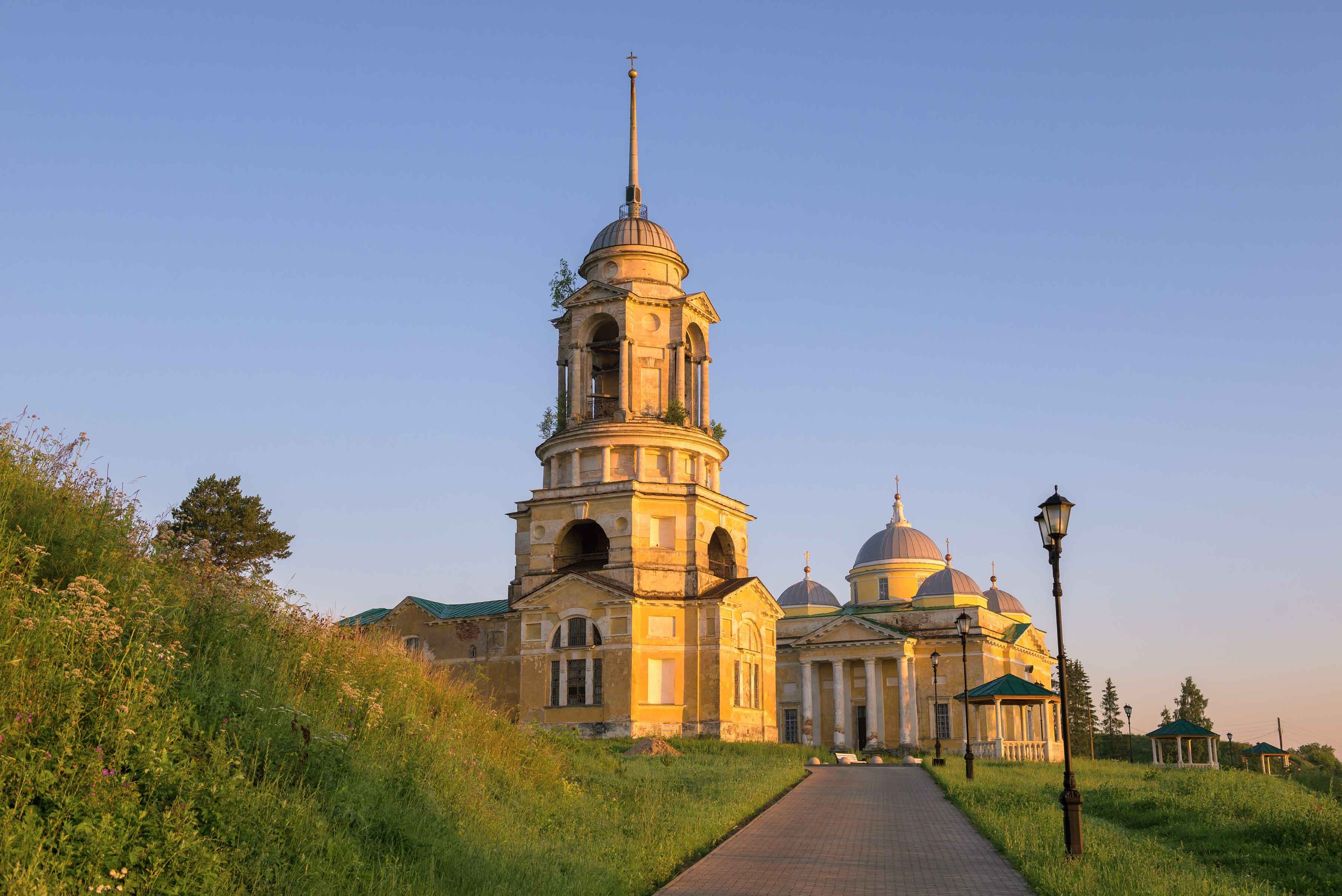 Спасская церковь в Старице