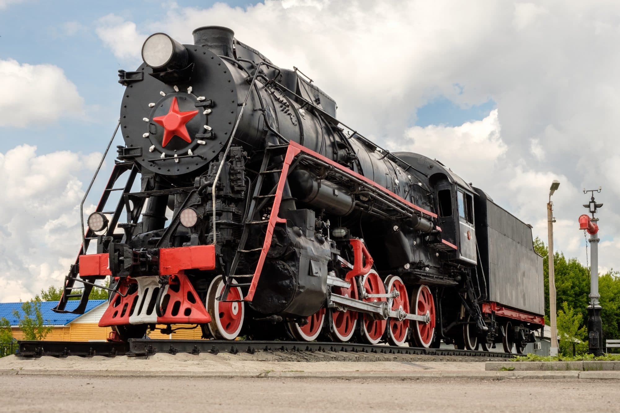 Памятник паровозу Л-4305 «Победа»