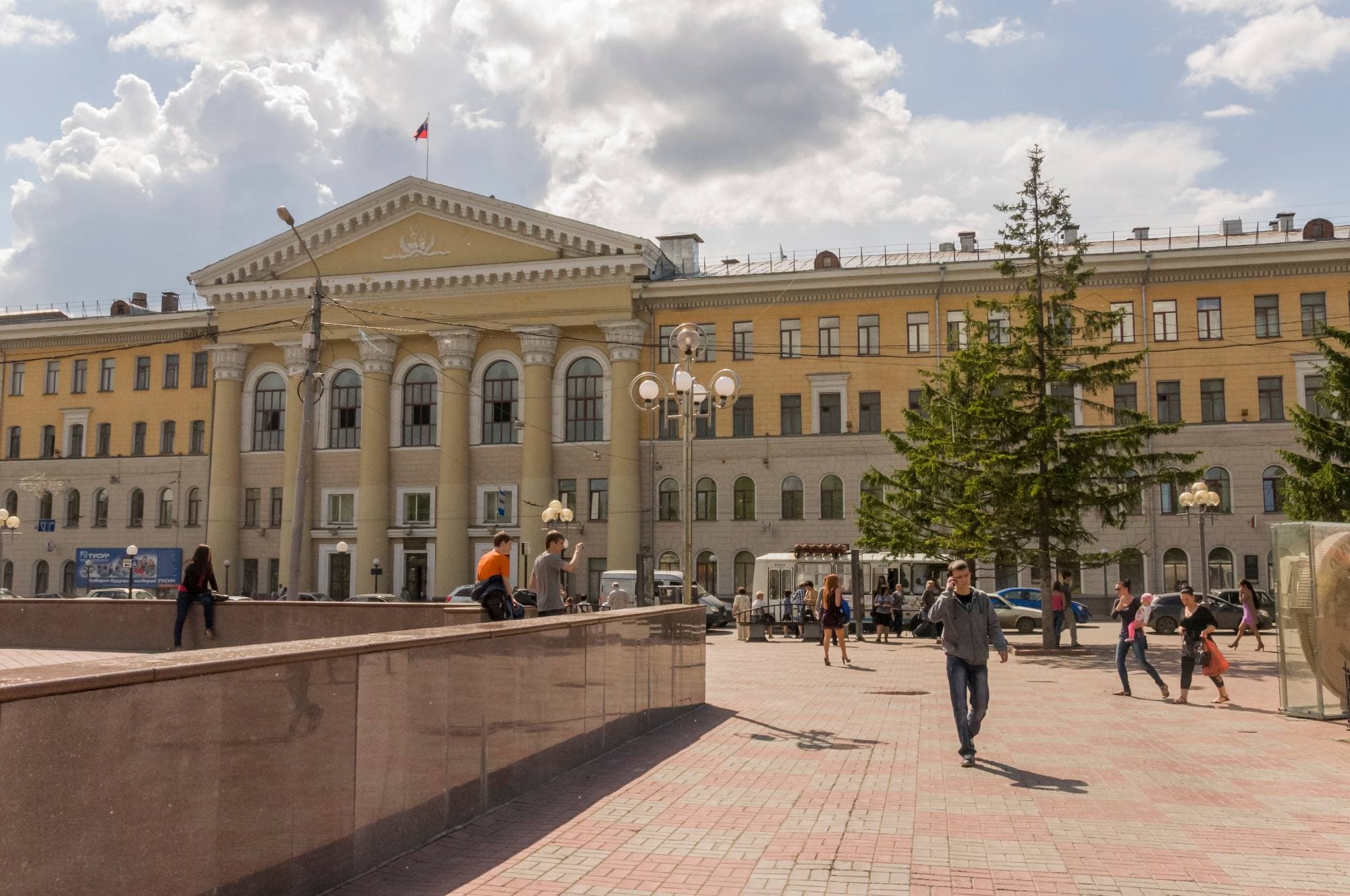 Главный корпус Томского государственного университета систем управления и радиоэлектроники