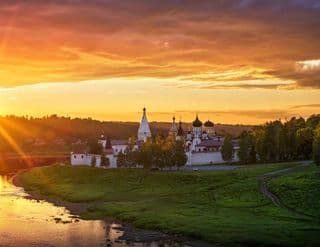 Белокаменные кузницы, монастыри и мейсенский фарфор: обзорный маршрут по Старице