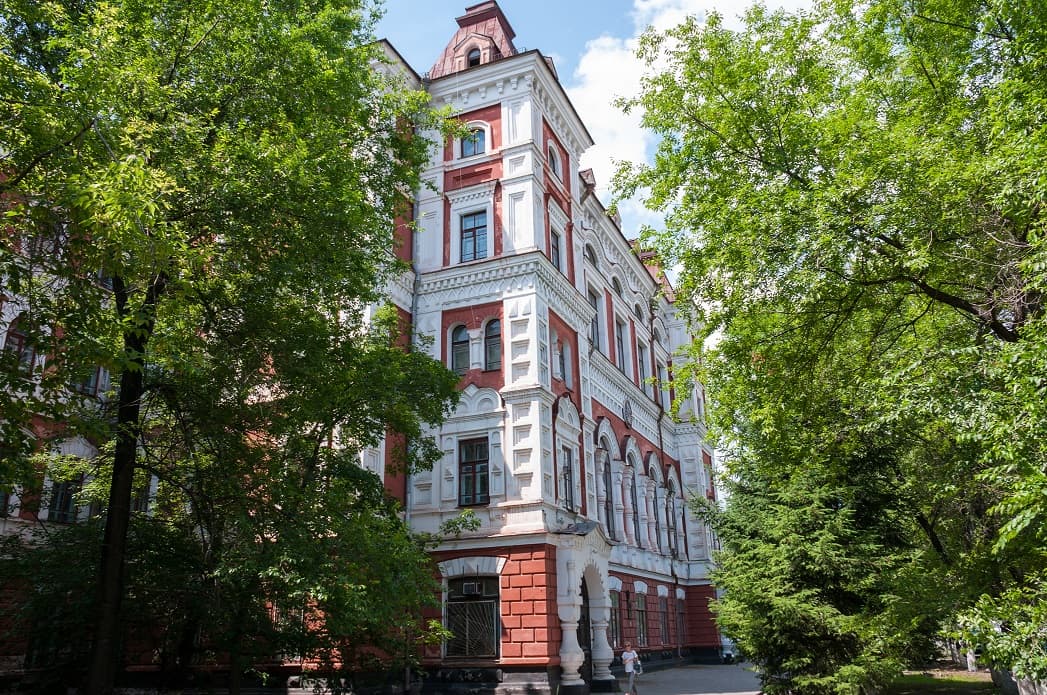 Здание бывшей мужской гимназии