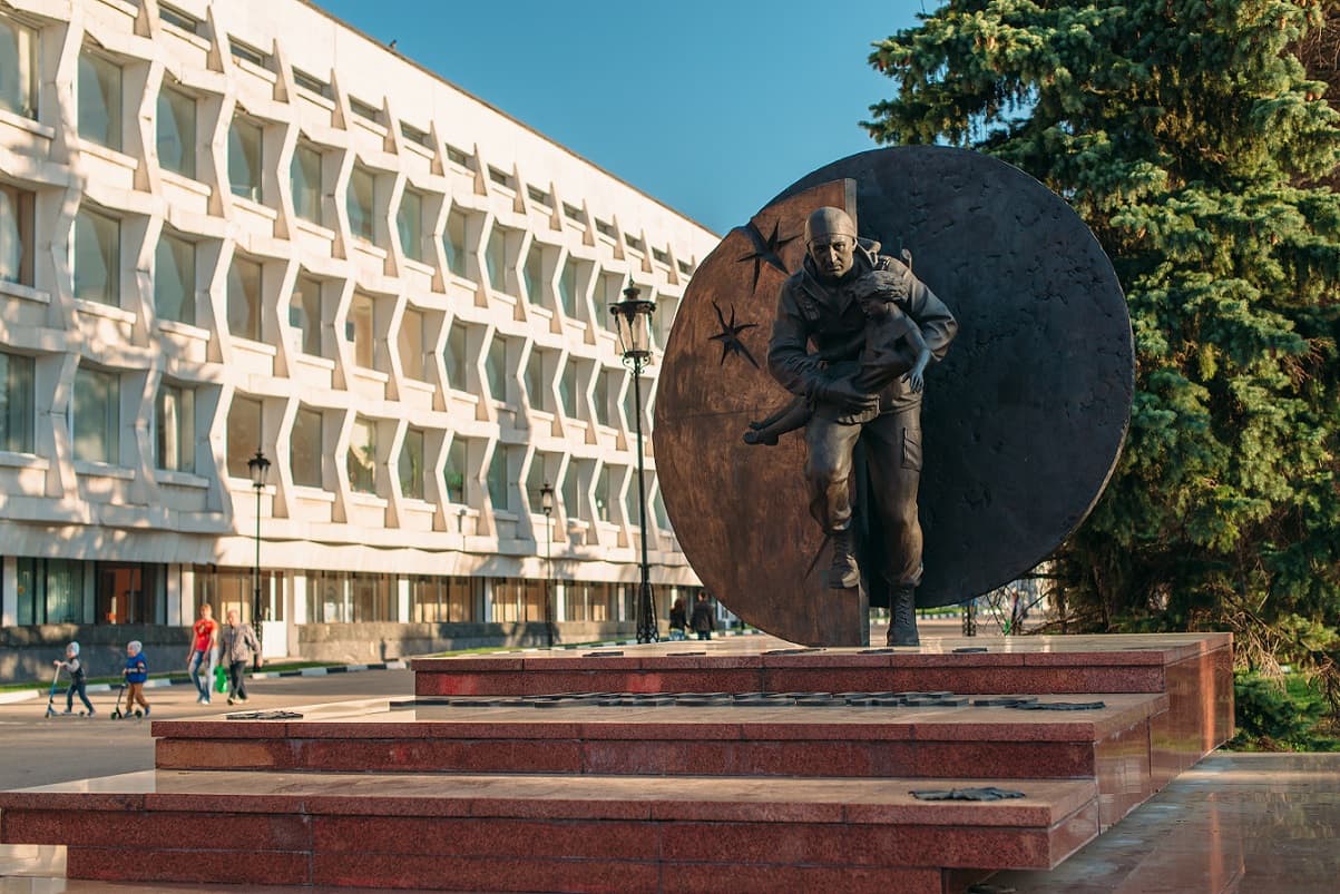 Памятник Дмитрию Разумовскому