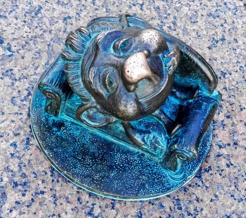 Памятник колобкам