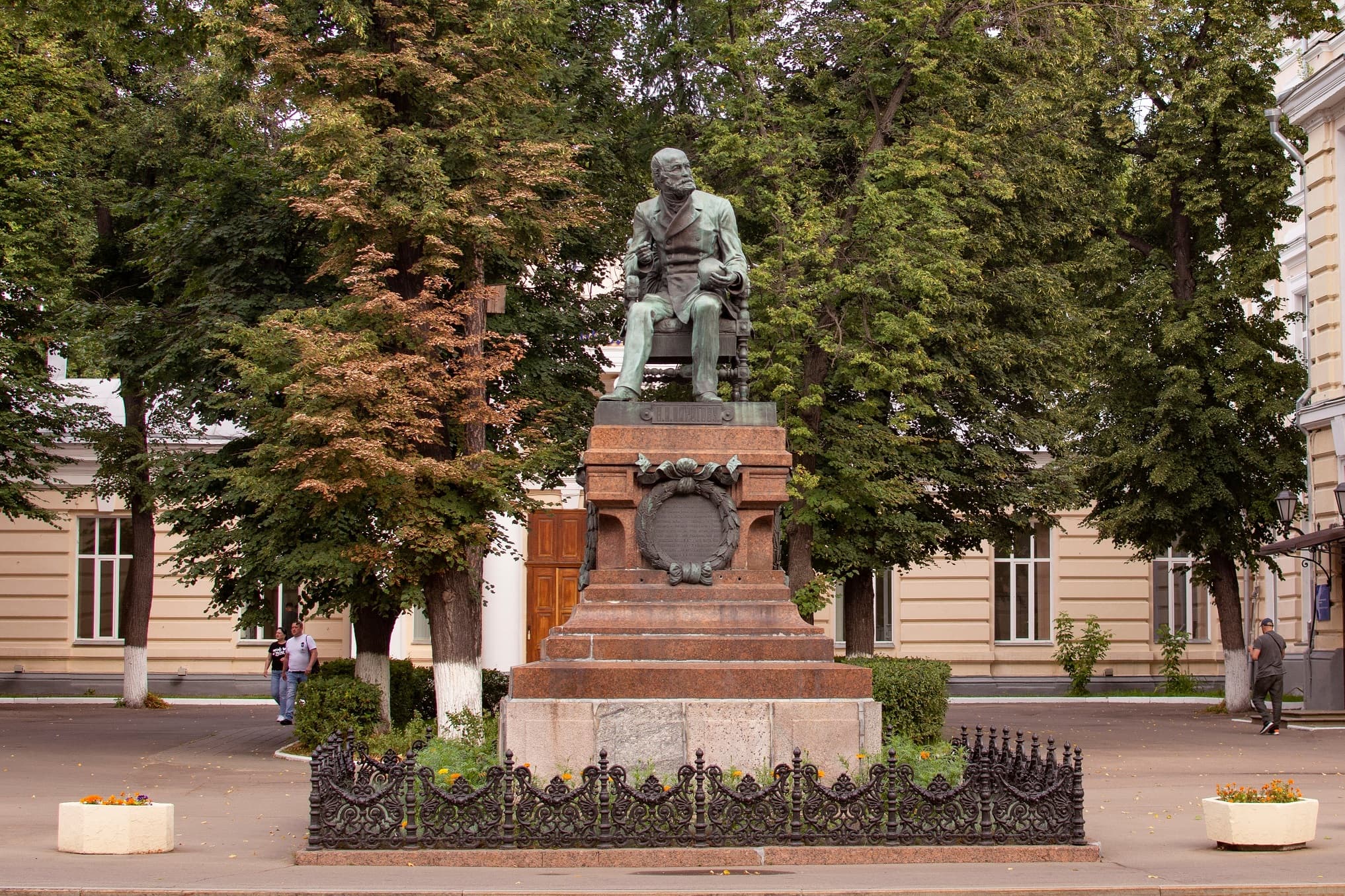 Памятник Н. И. Пирогову