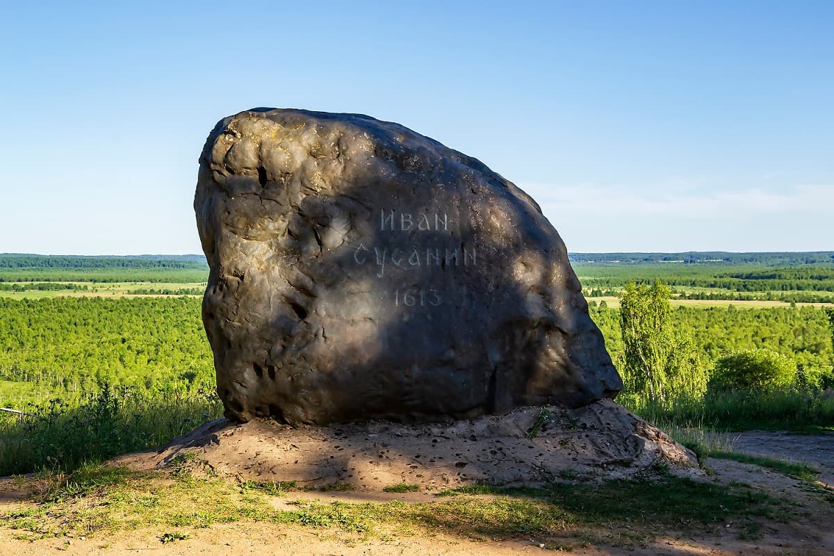 Валун с надписью «Иван Сусанин 1613»