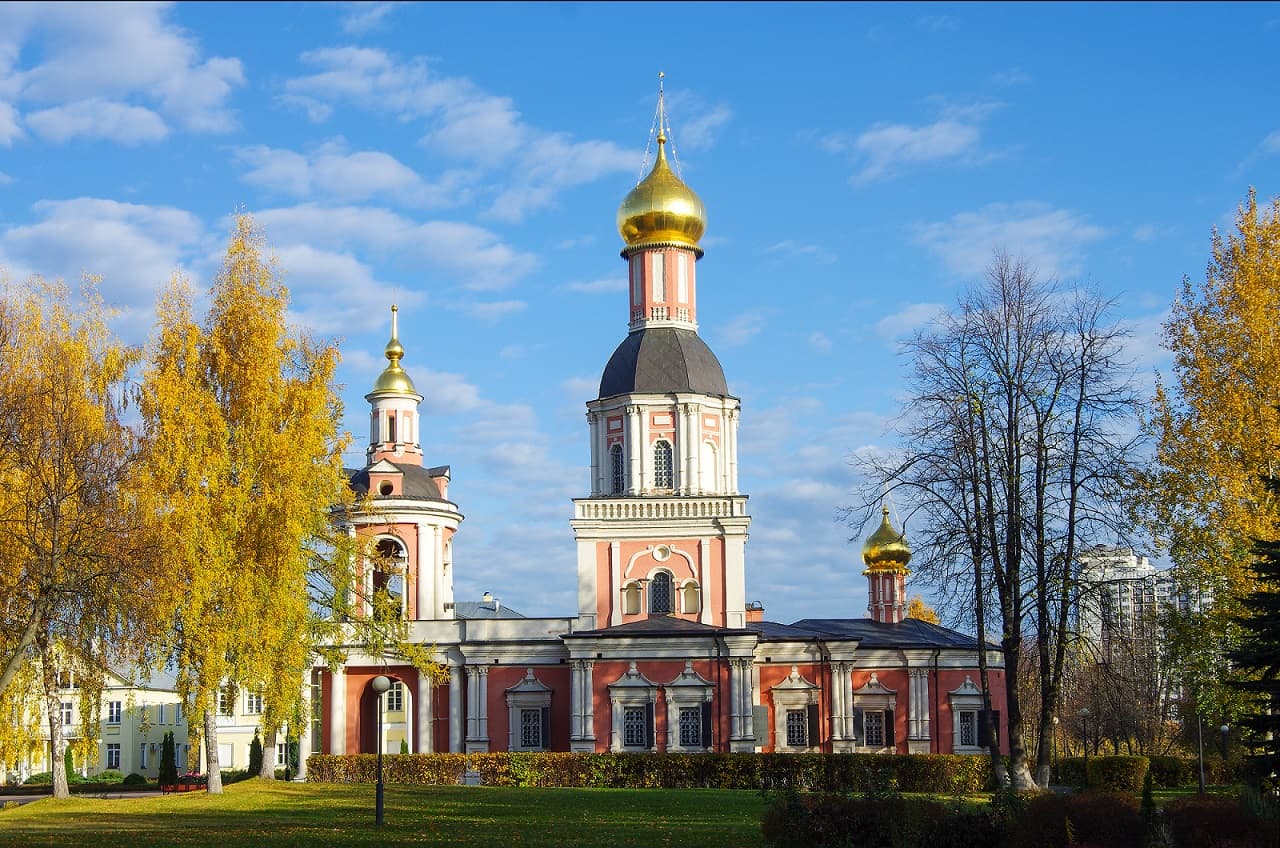 Церковь Троицы Живоначальной — Патриаршее подворье