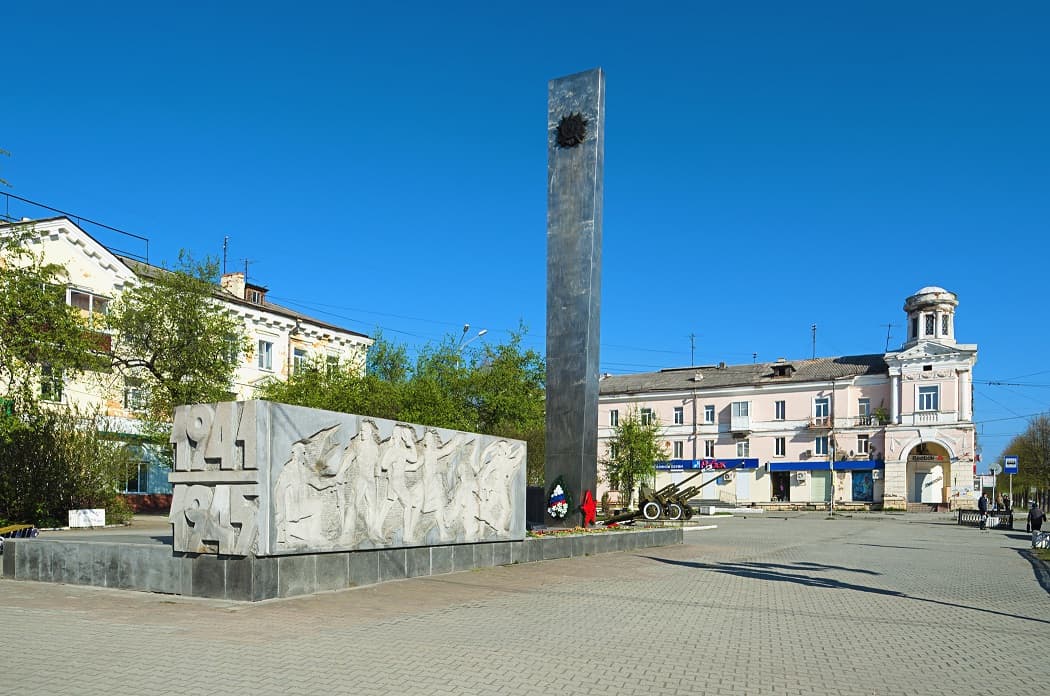 Памятник горнякам горы Высокой