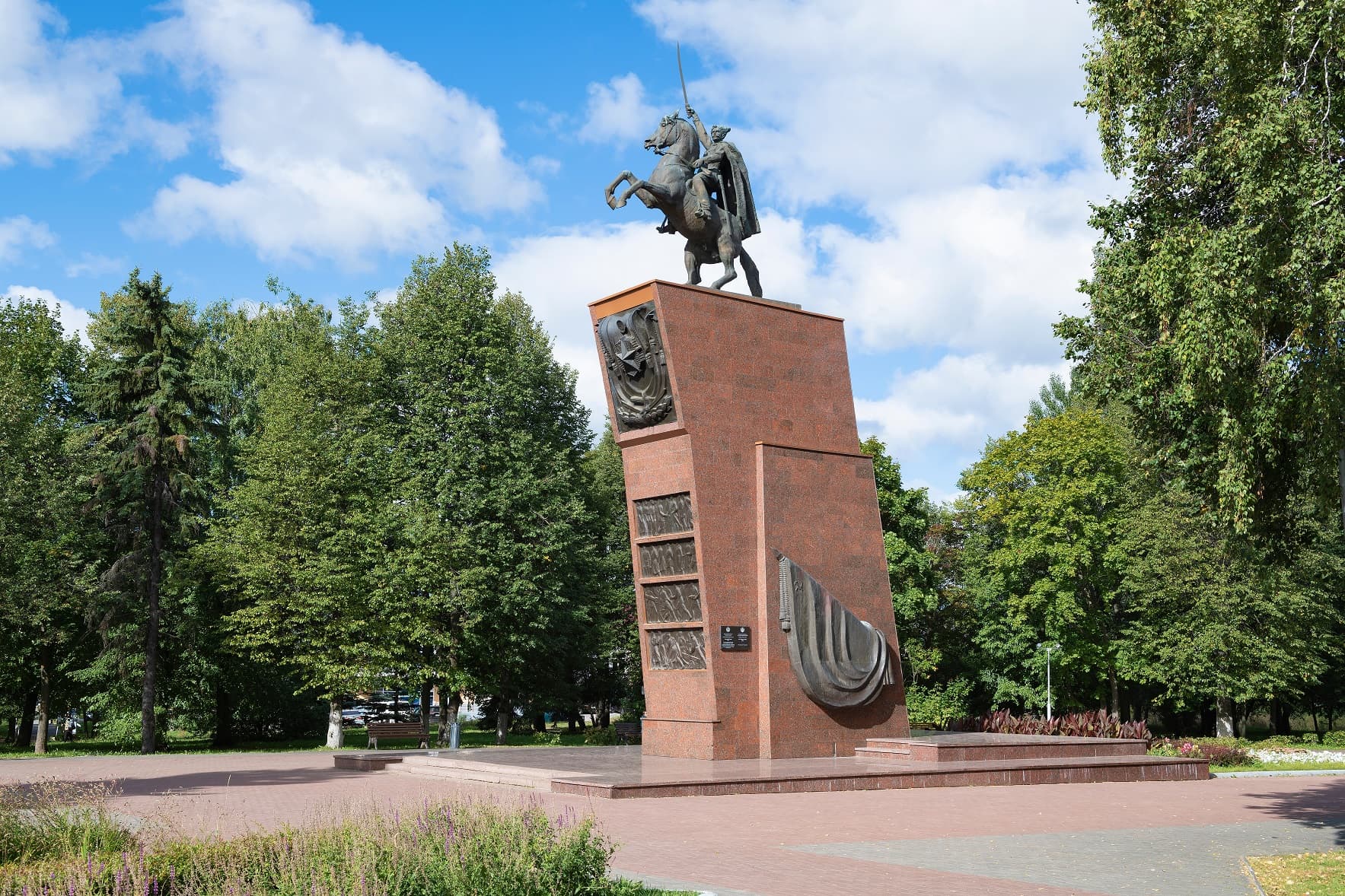 Памятник Чапаеву в Чебоксарах