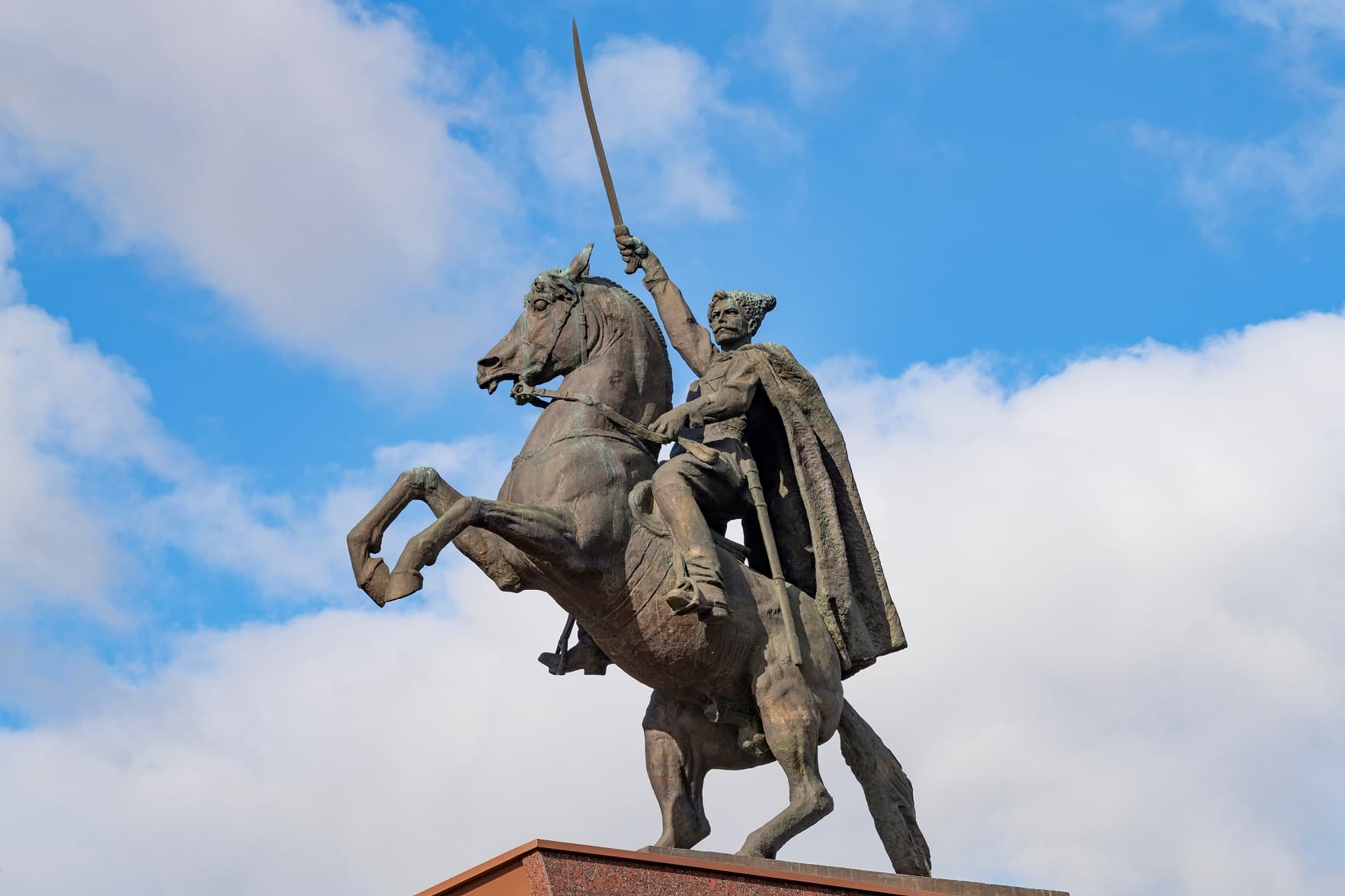 Памятник Чапаеву в Чебоксарах