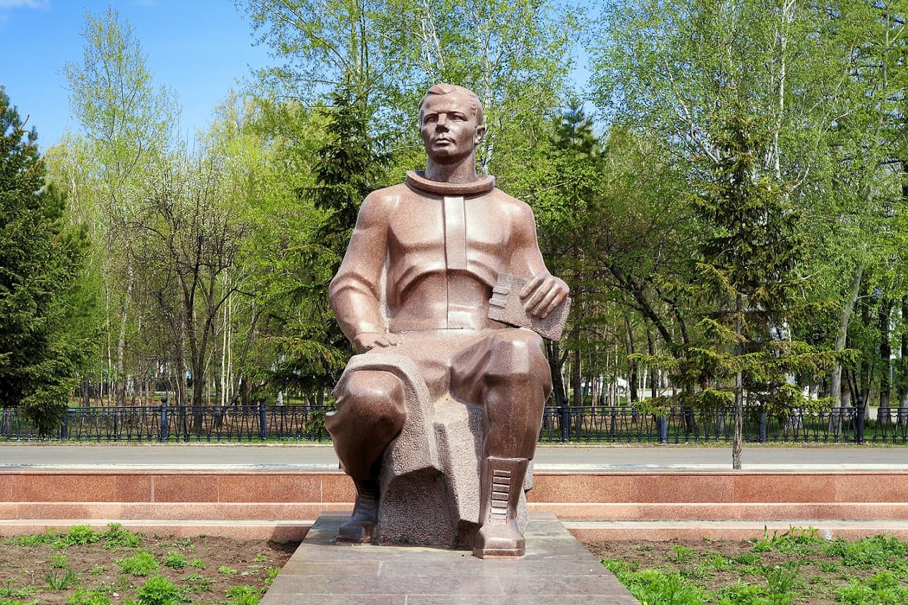 Памятник Гагарину