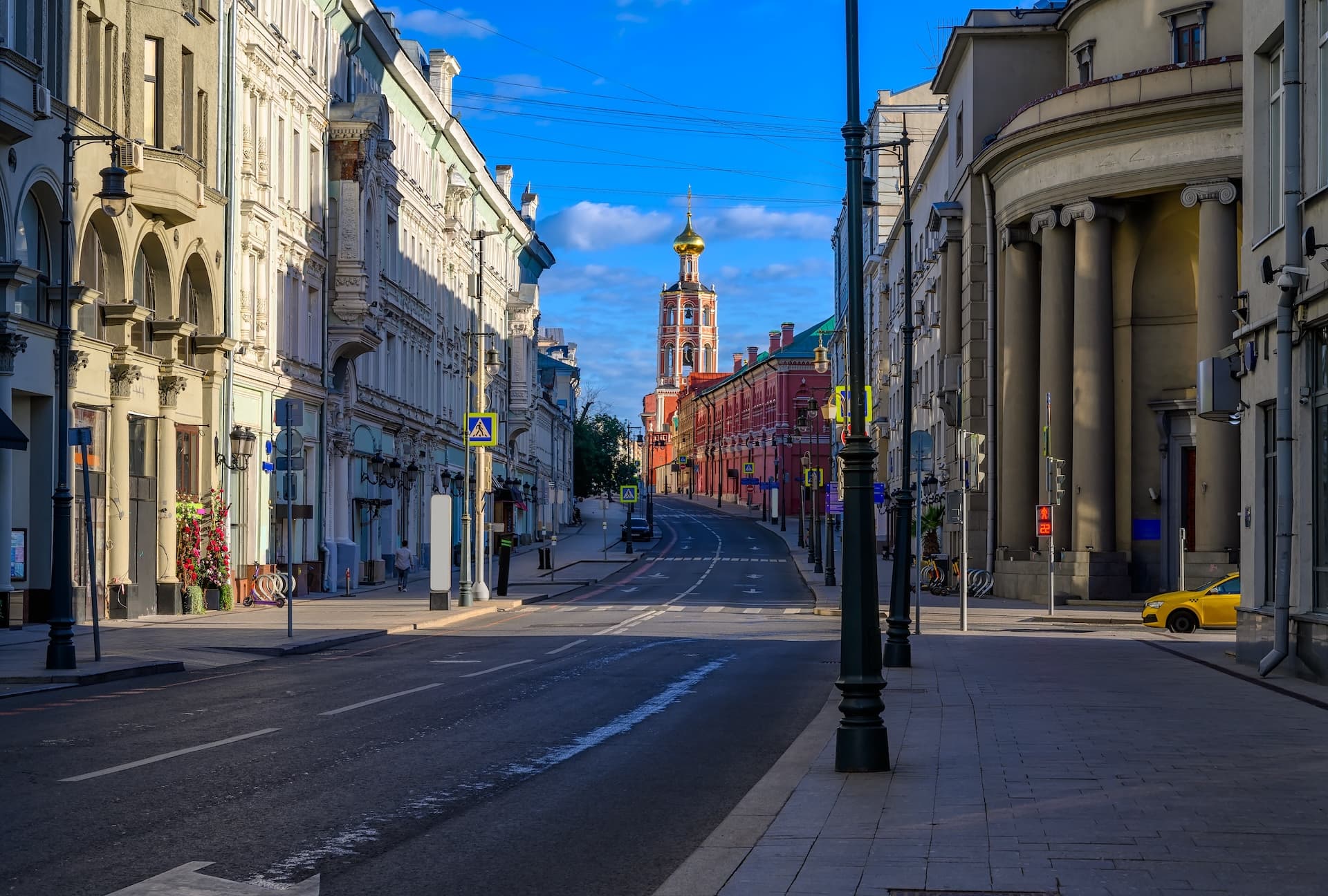 Перекресток Петровка — Кузнецкий Мост — первый светофор Москвы