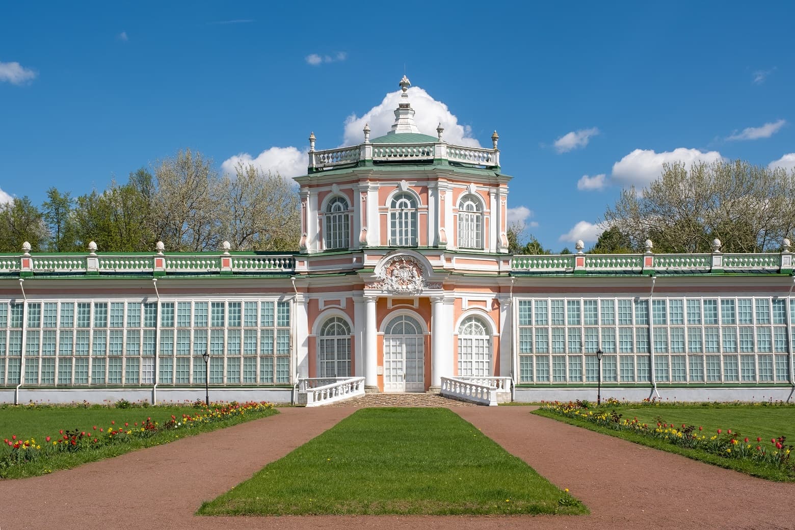 Большая каменная оранжерея 