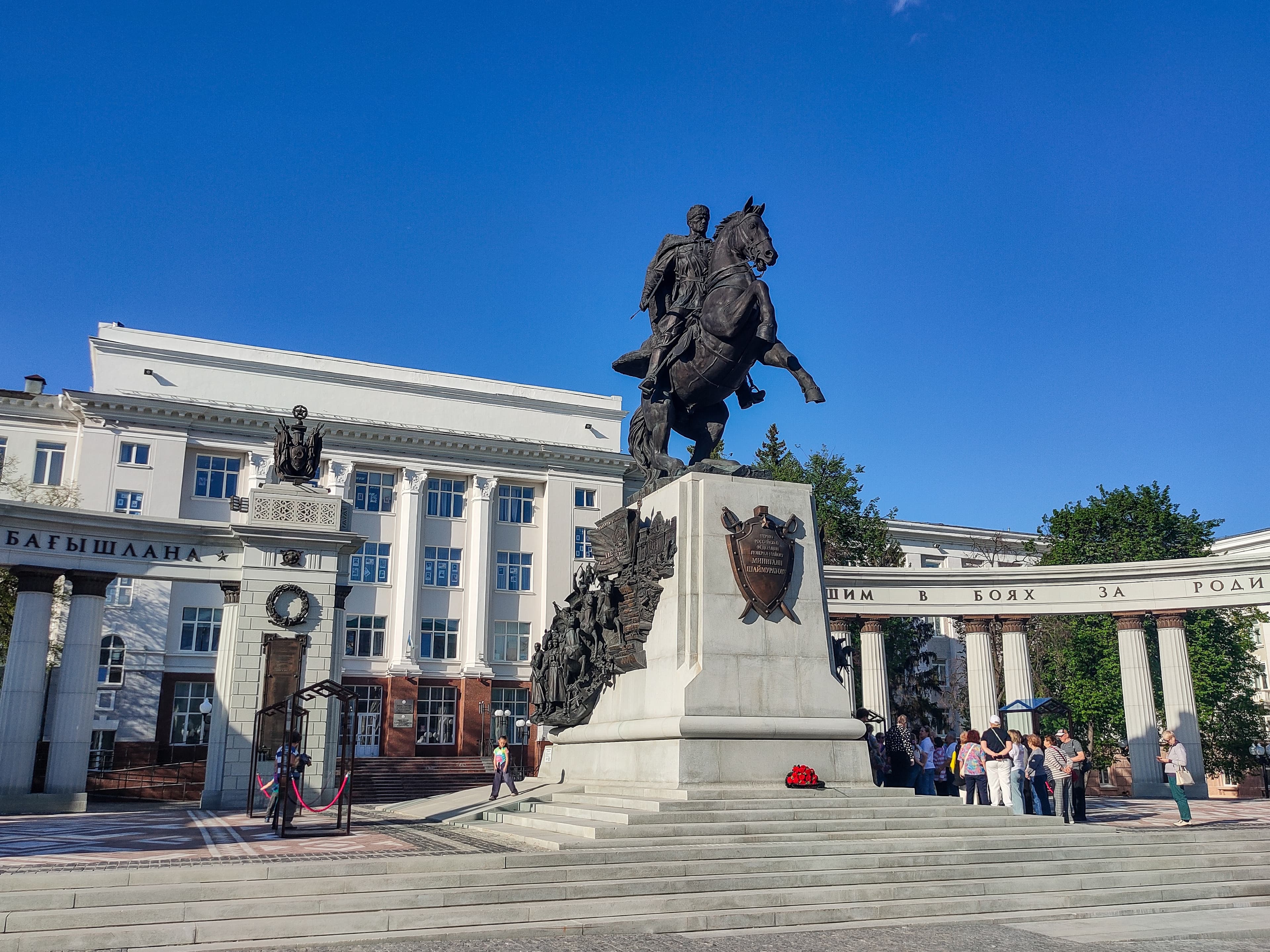 Памятник Минигали Шаймуратову