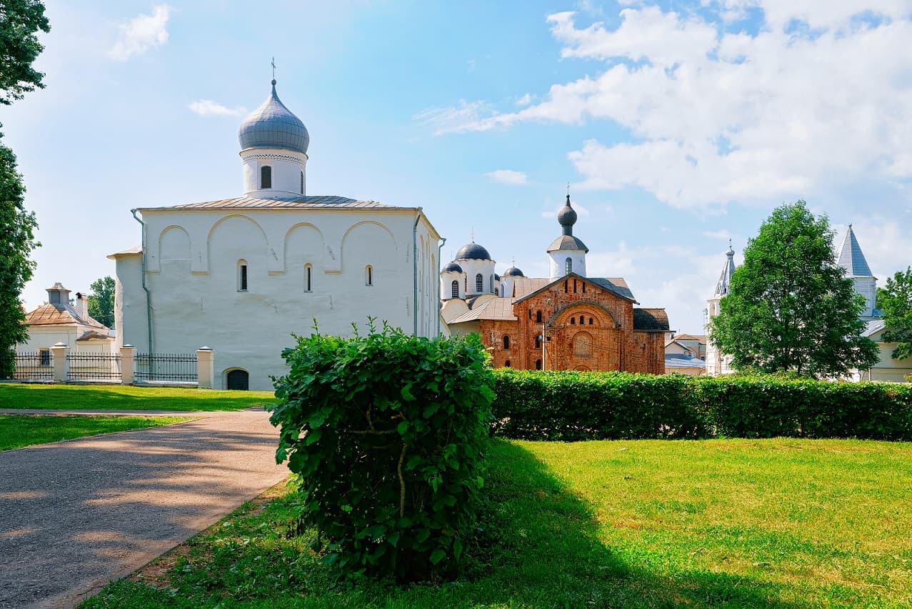 Ярославово дворище и древний Торг