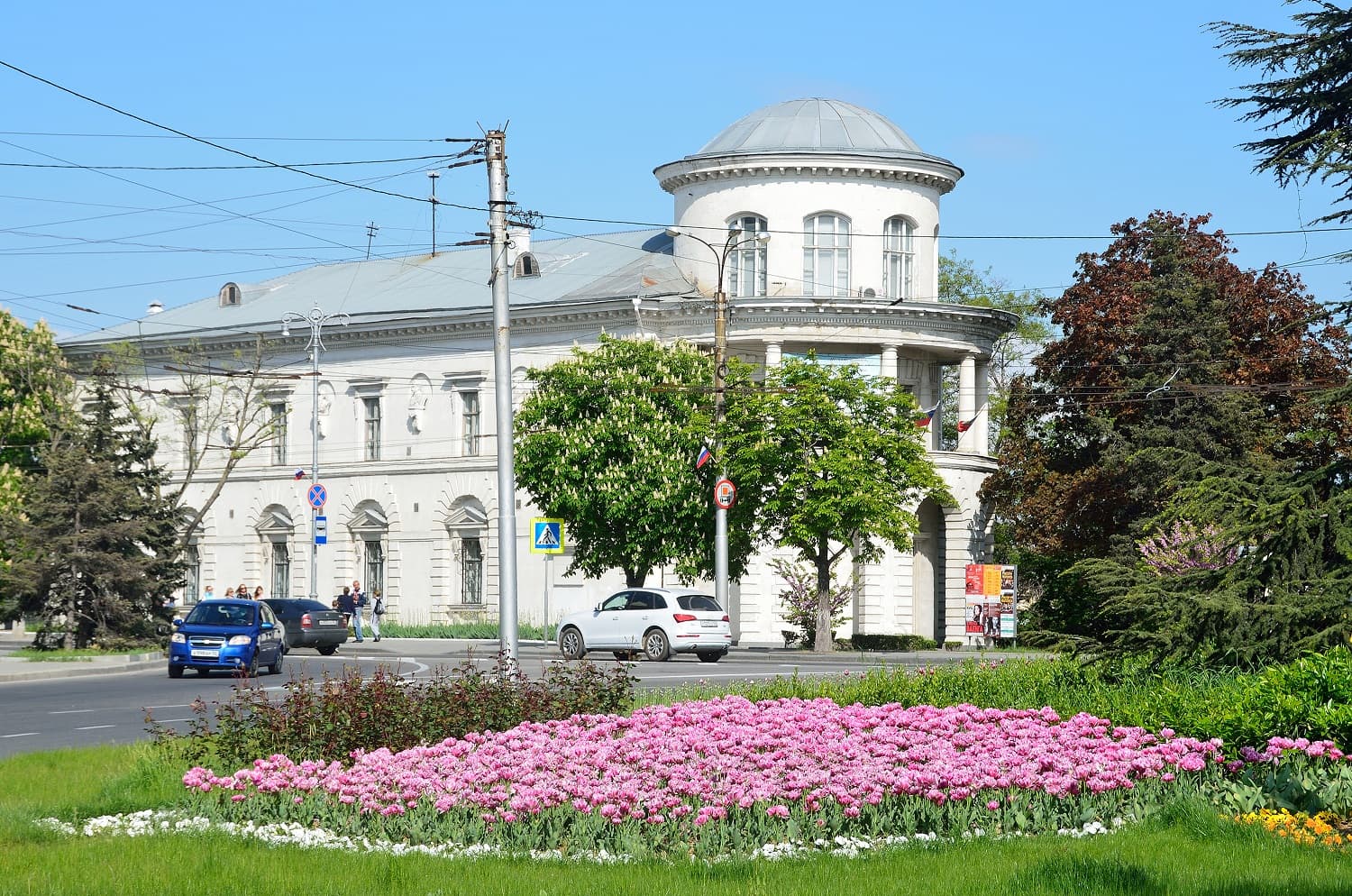 Площадь Ушакова