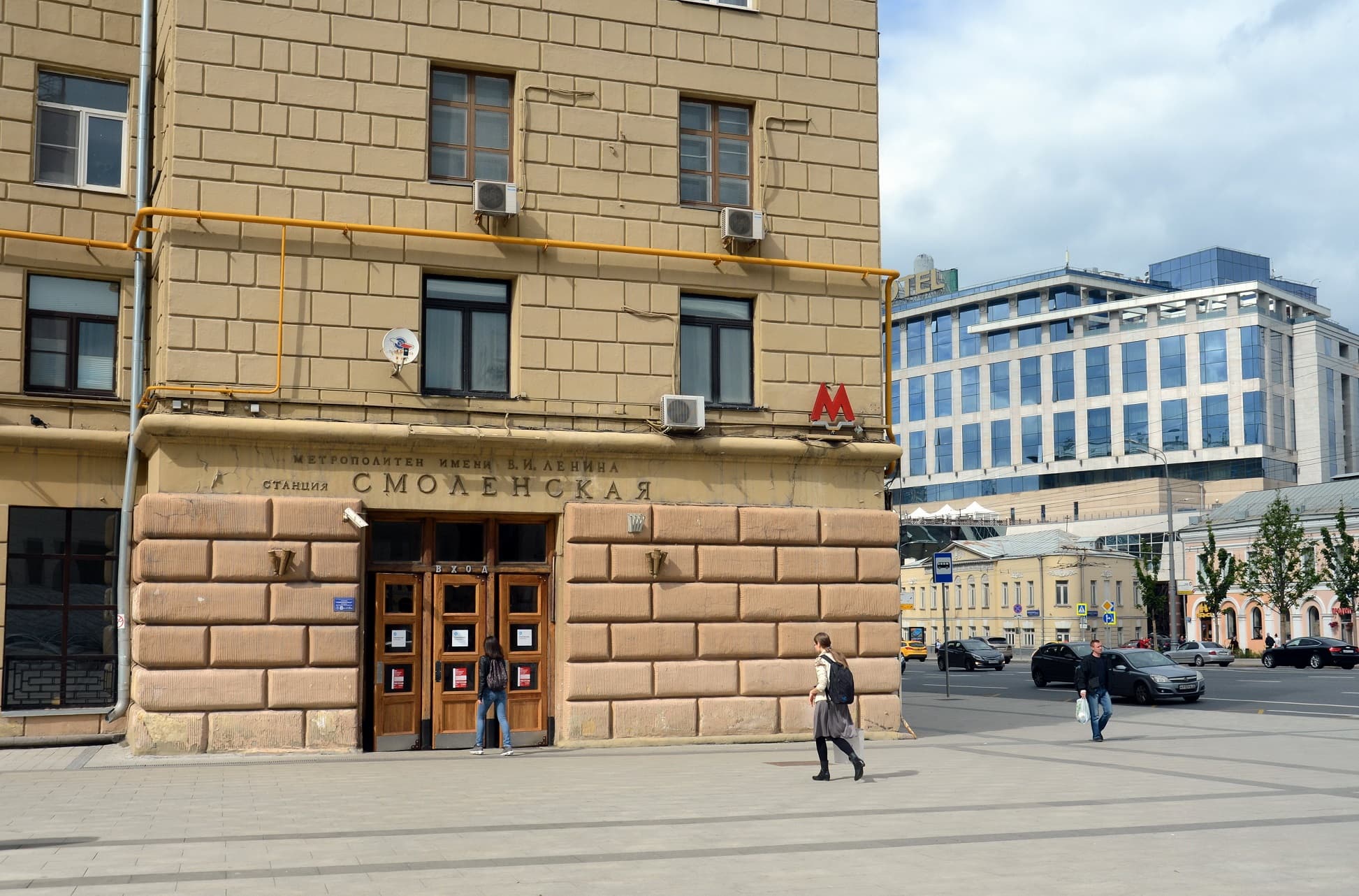 Станция метро «Смоленская» (Филевская)