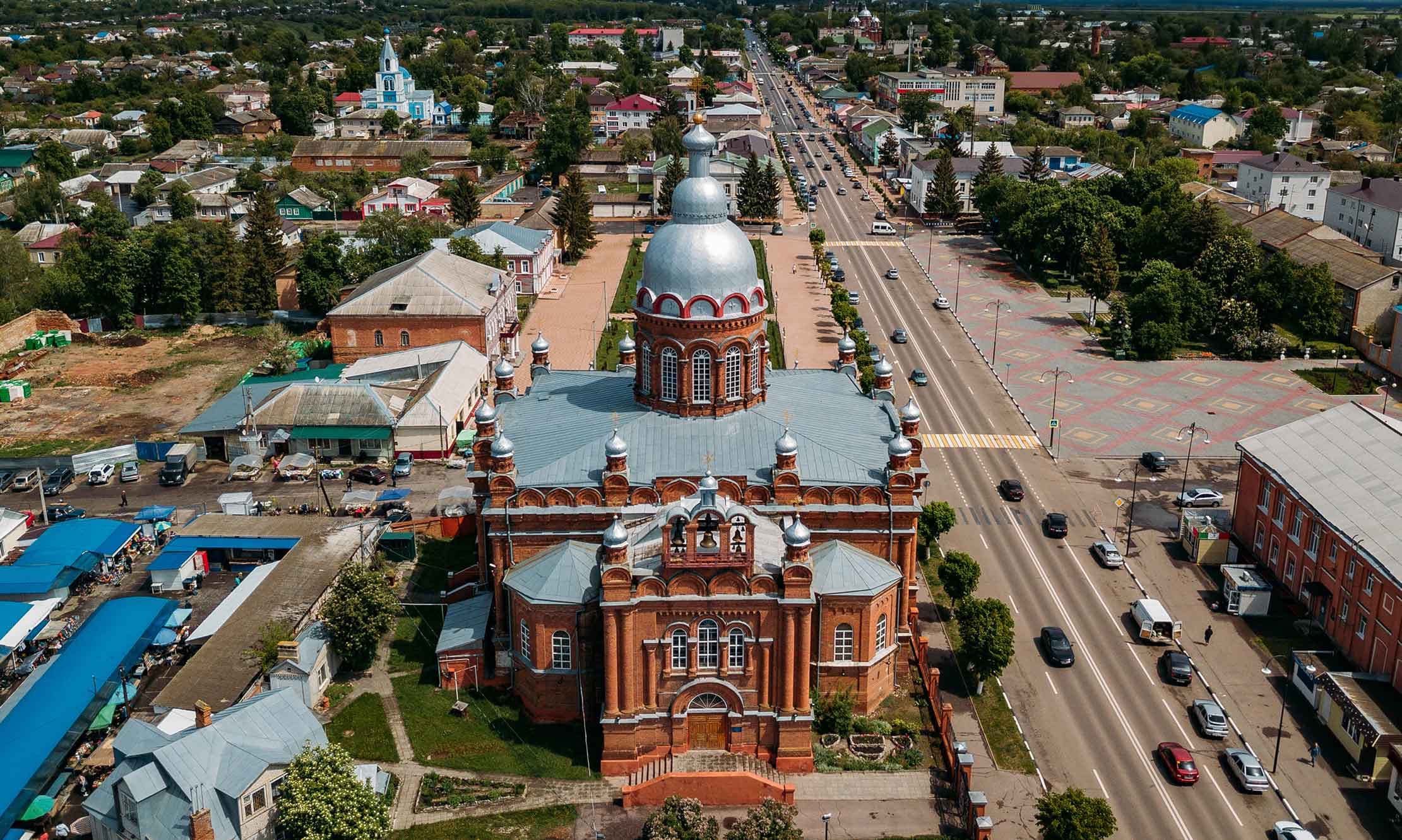Храм Троицы Живоначальной в городе Обояни