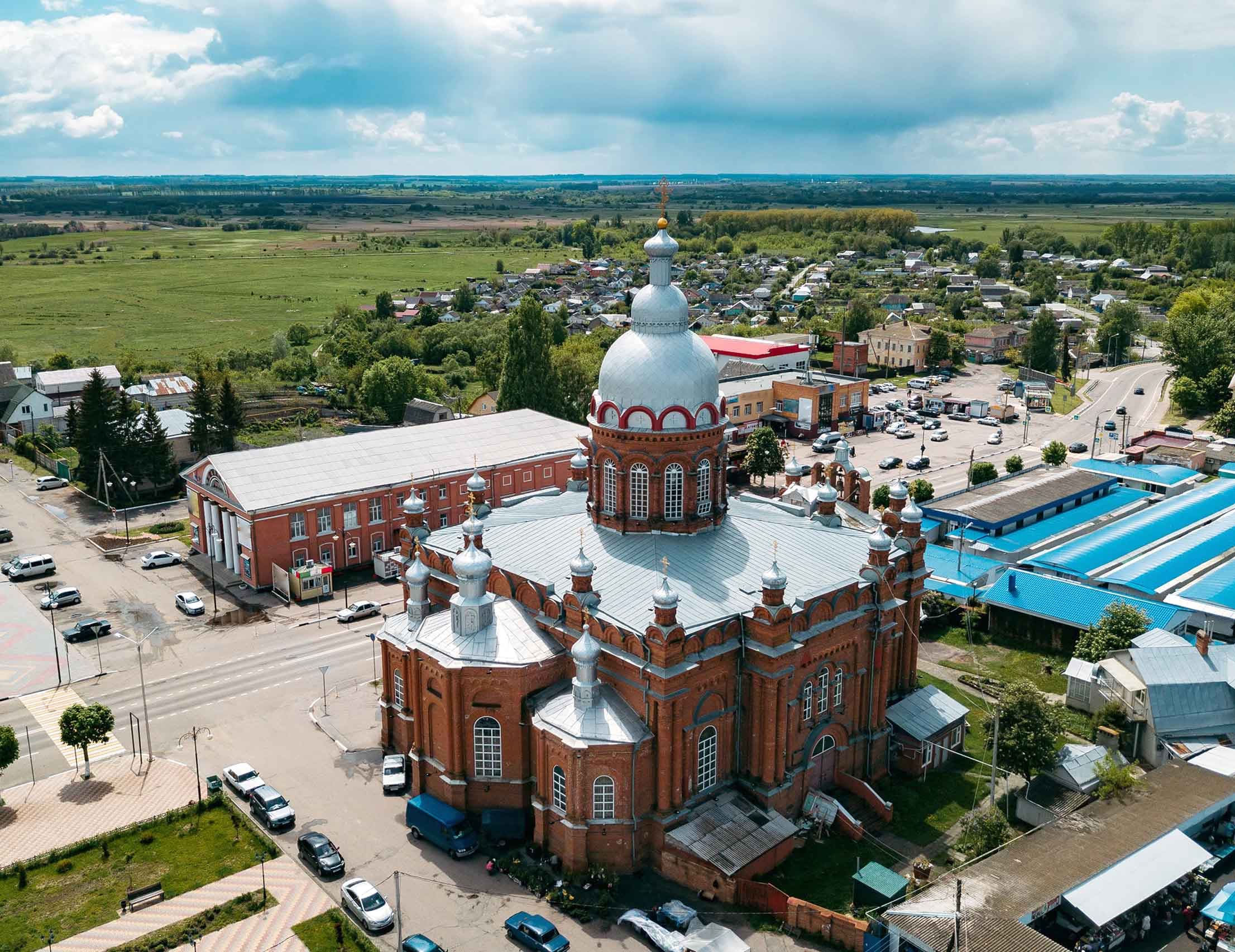 Храм Троицы Живоначальной в городе Обояни