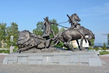 Скульптурная композиция «Тройка»