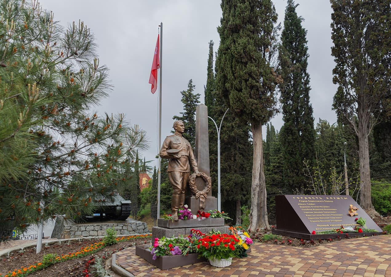Памятник освободителям Алушты