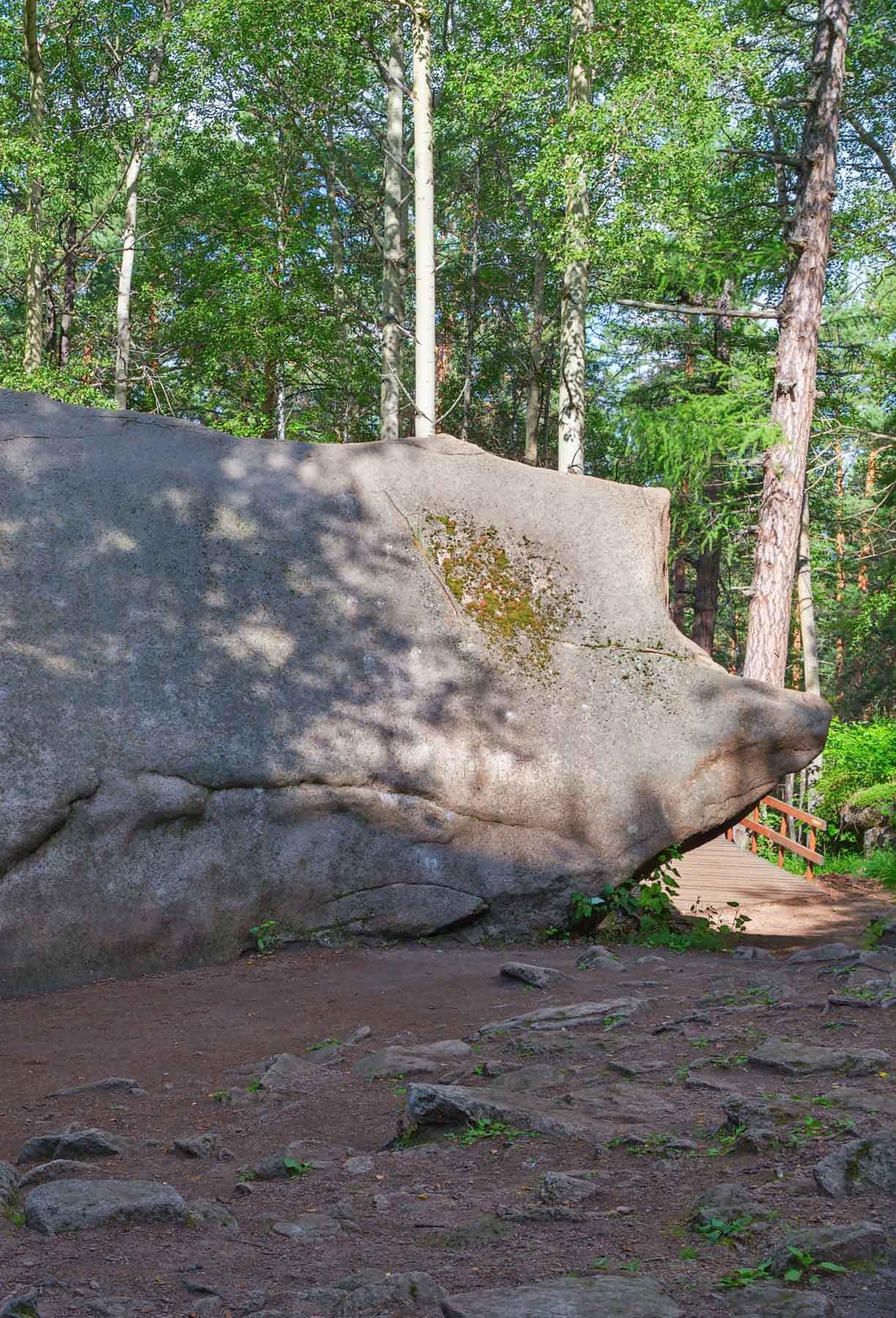 Камень Слоник