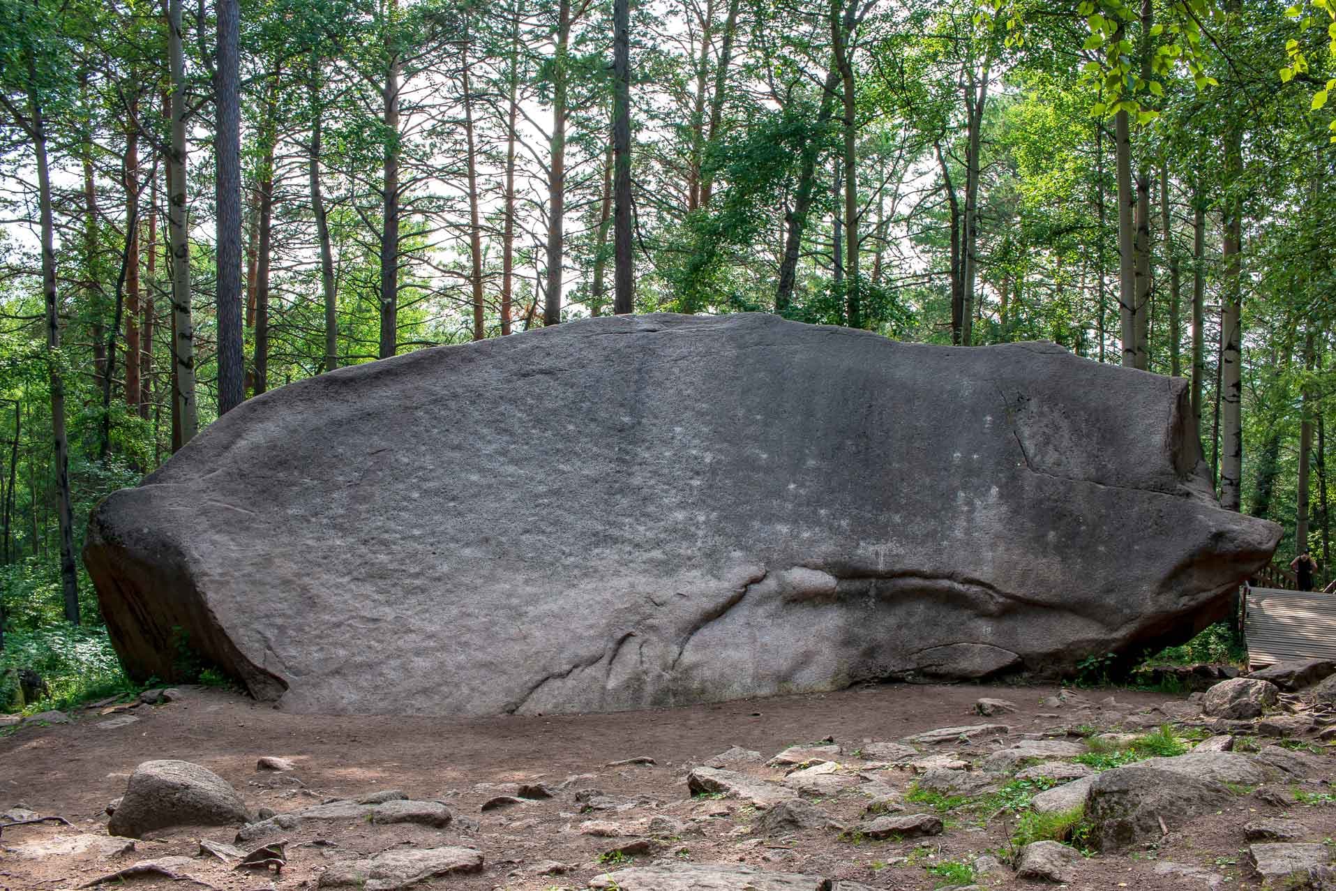 Камень Слоник