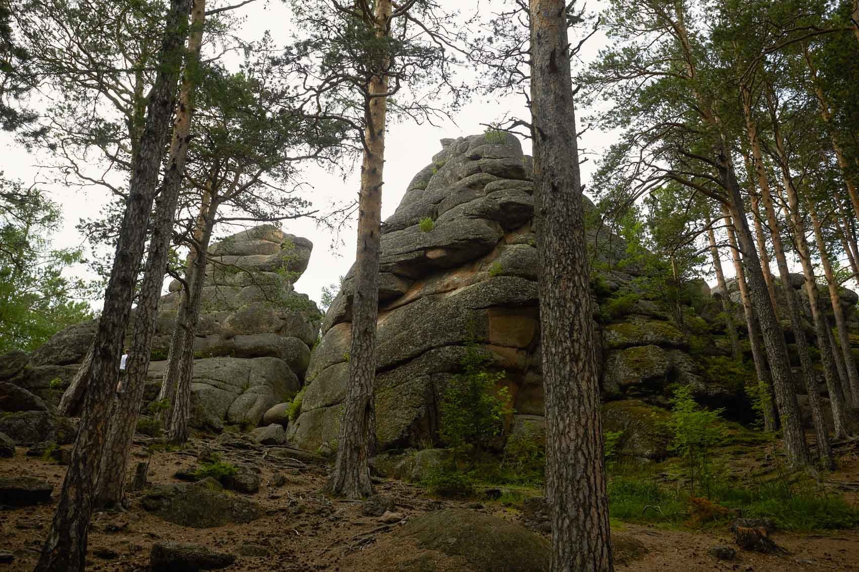 Скальный массив Бабка ― Внучка
