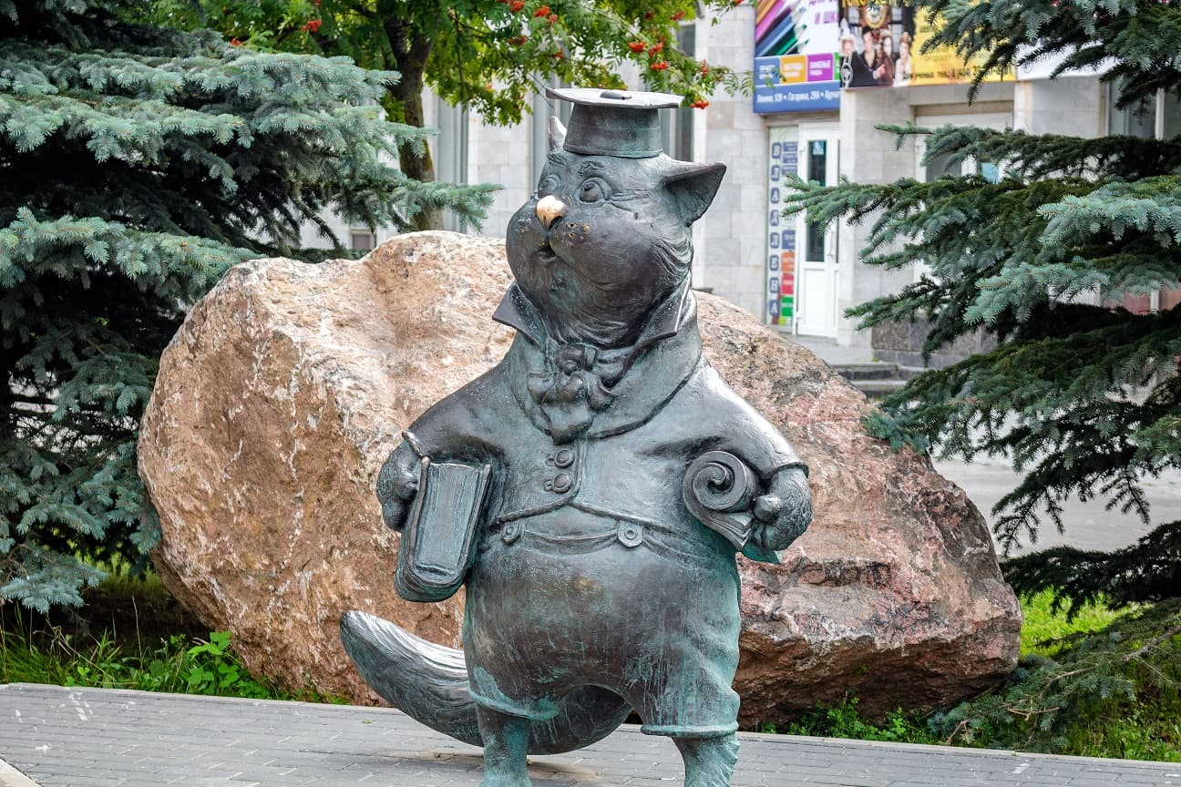 Скульптура «Кот ученый»