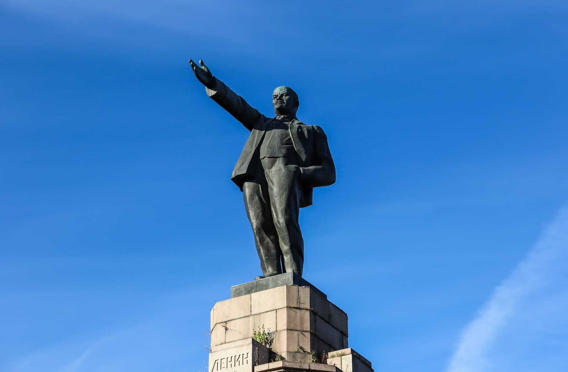 Памятник В. И. Ленину