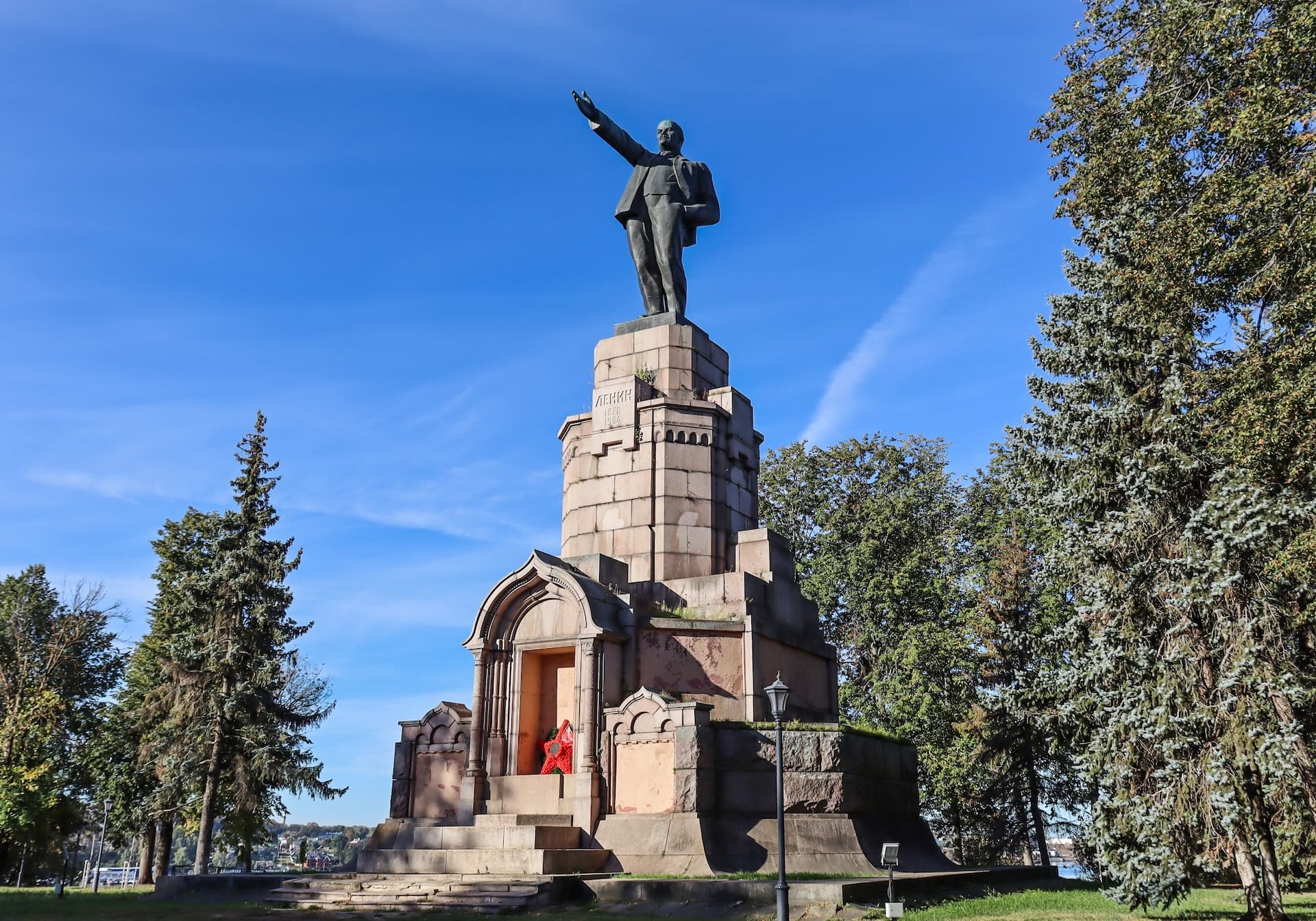 Памятник В. И. Ленину