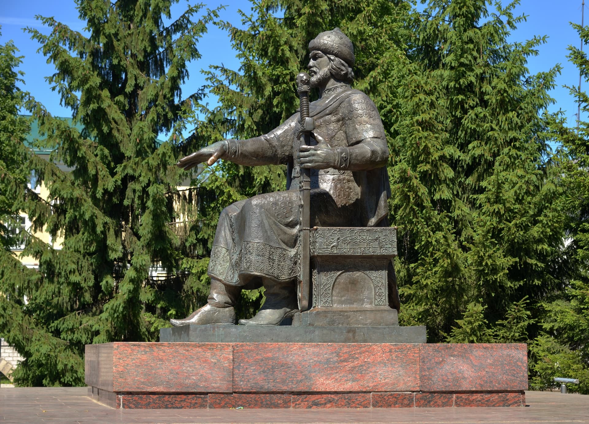 Памятник Юрию Долгорукому