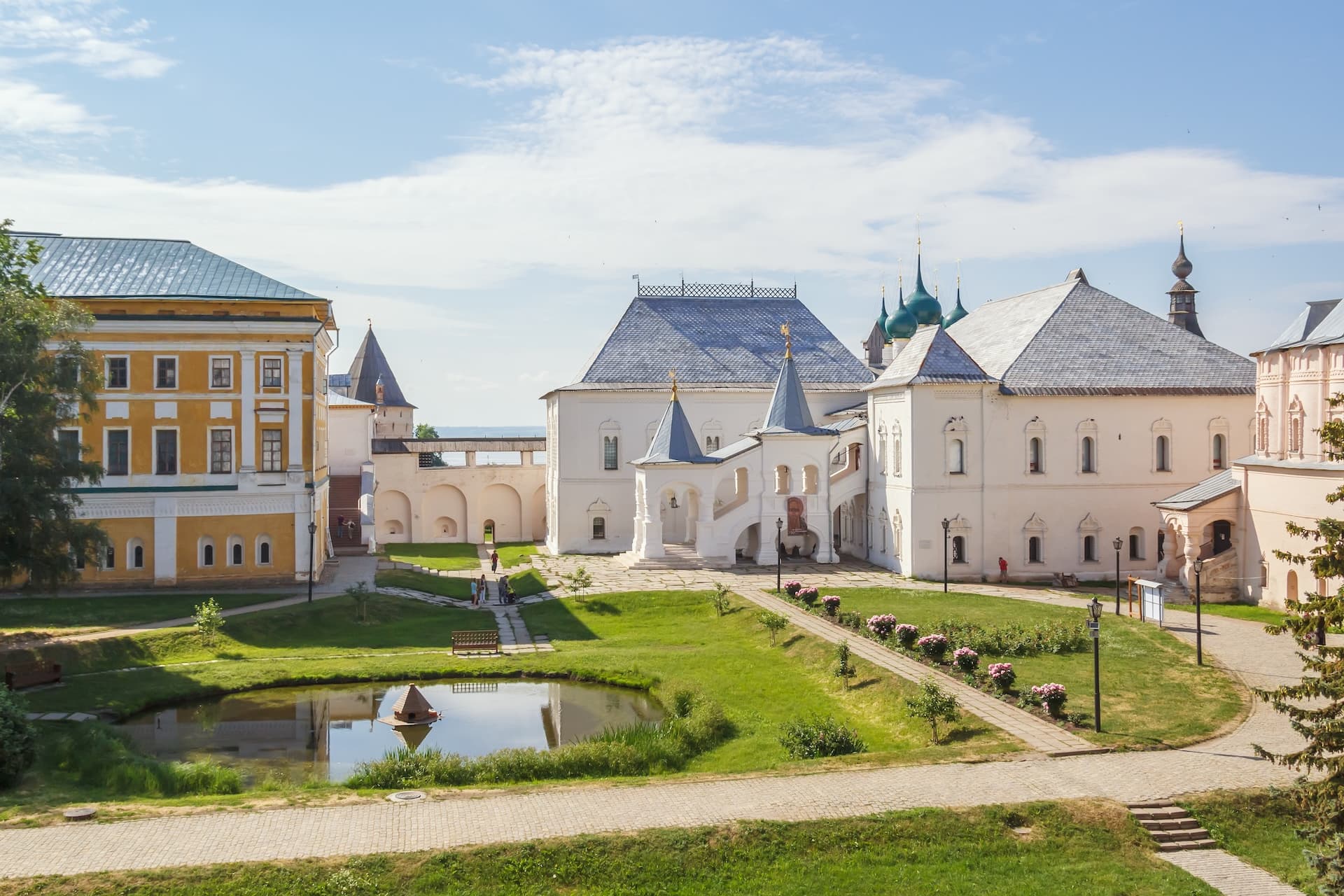 Митрополичьи палаты