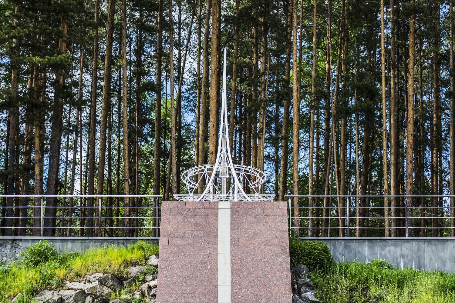 Обелиск на границе Европы и Азии