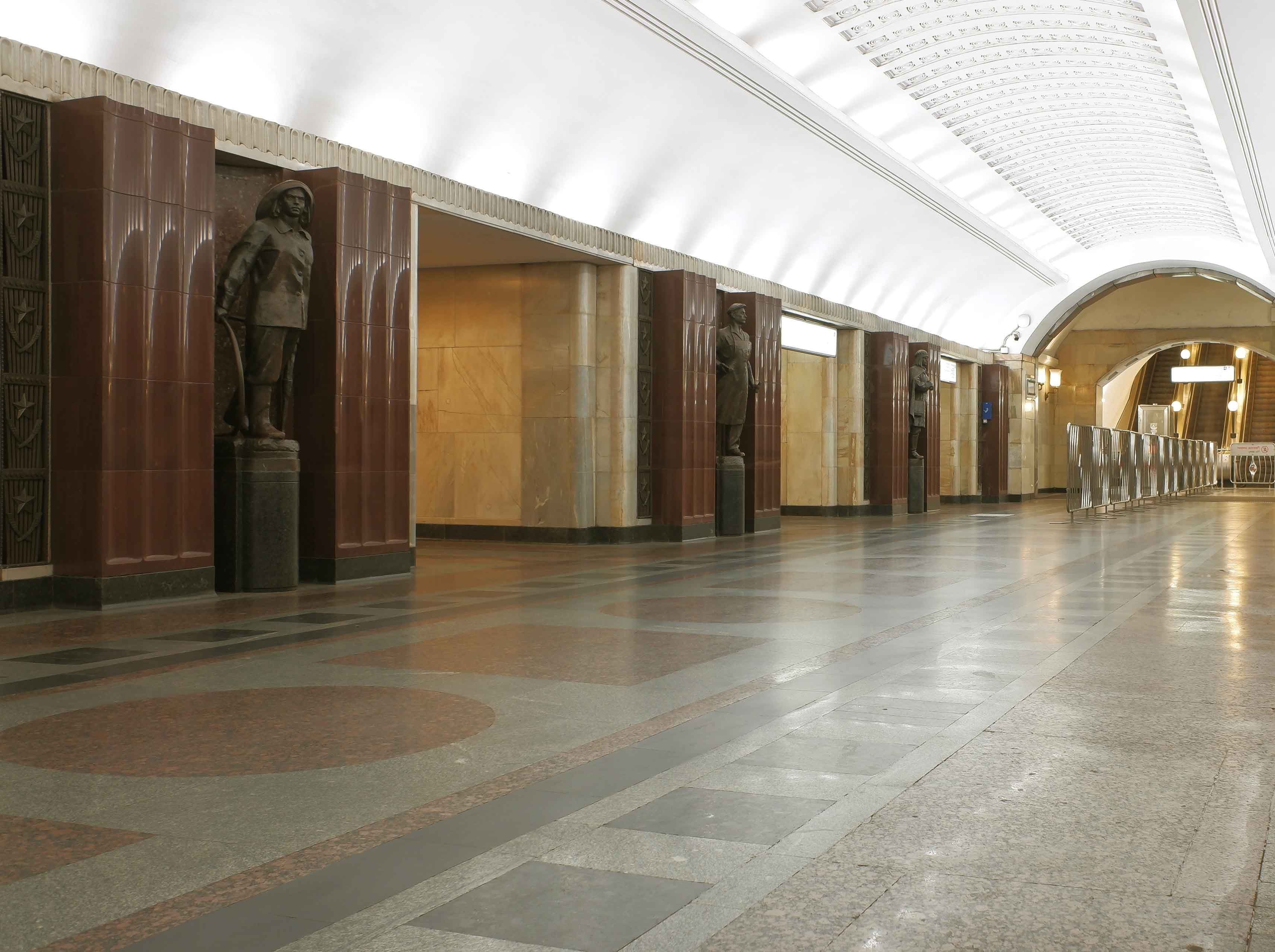 Станция метро «Бауманская» 