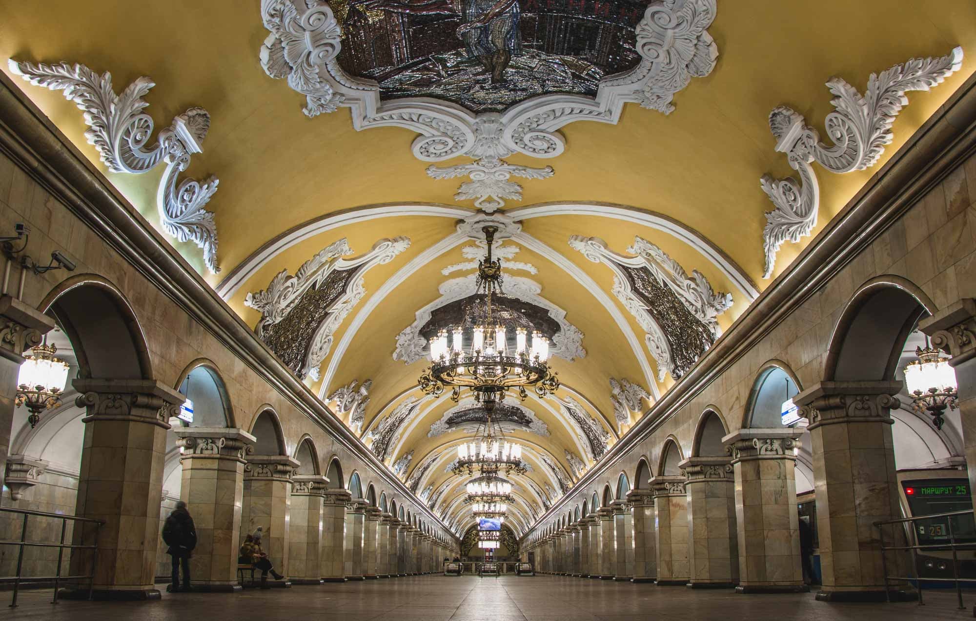 Станция метро «Комсомольская» 