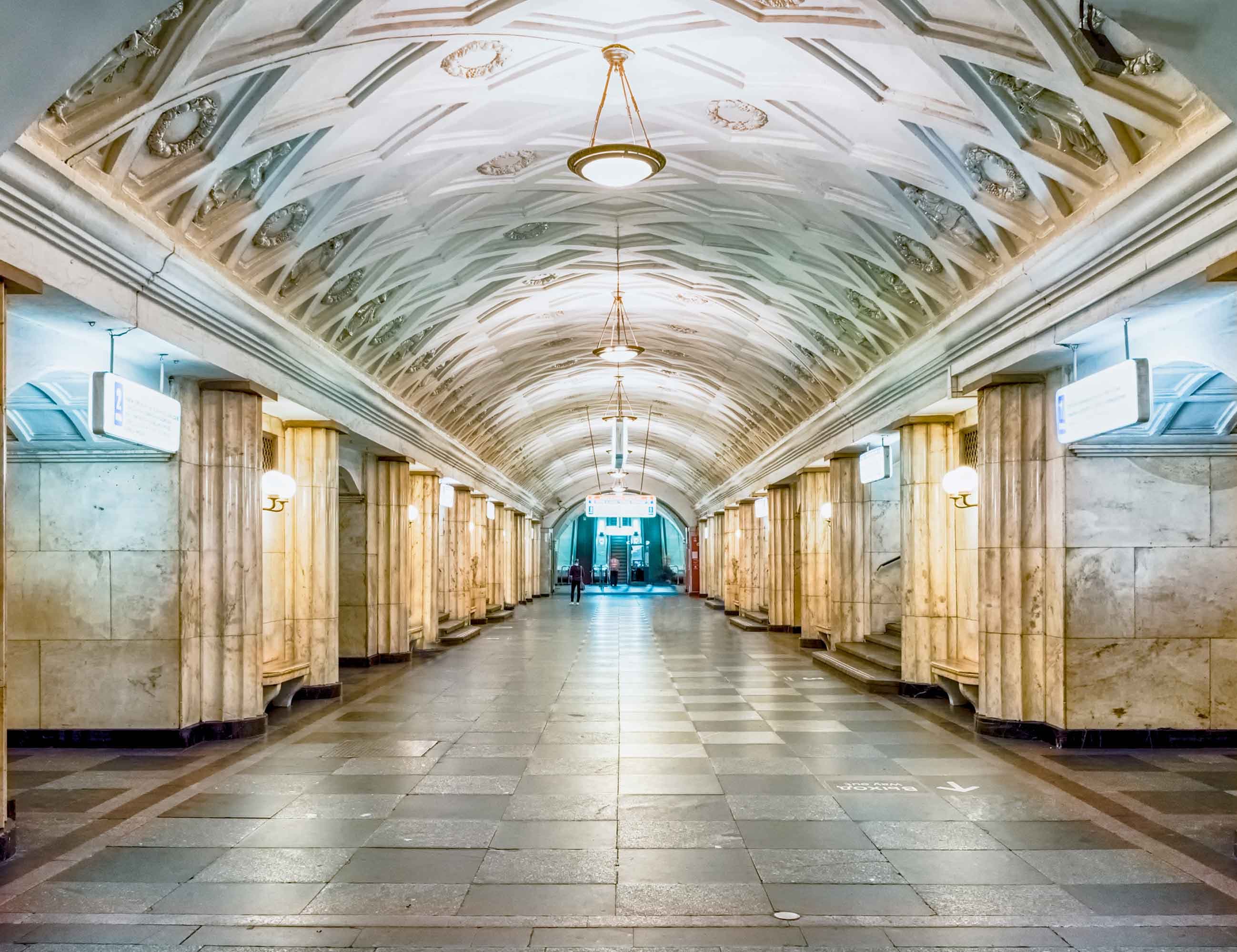 Станция метро «Театральная» 