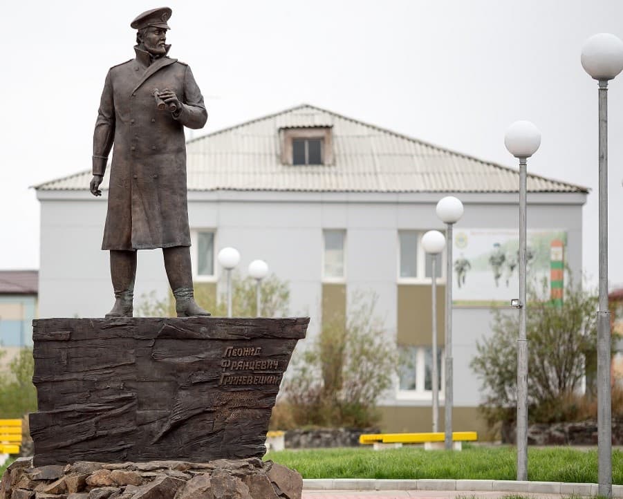 Памятник Л. Ф. Гриневецкому