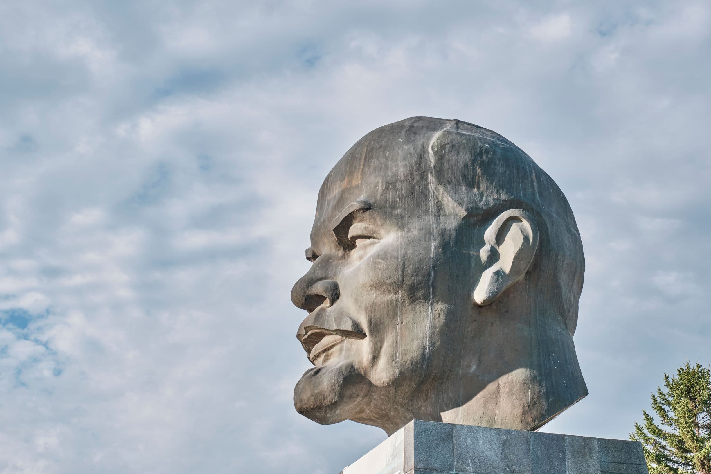 Памятник В. И. Ленину