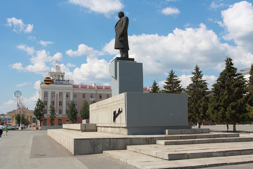 Памятник В. И. Ленину