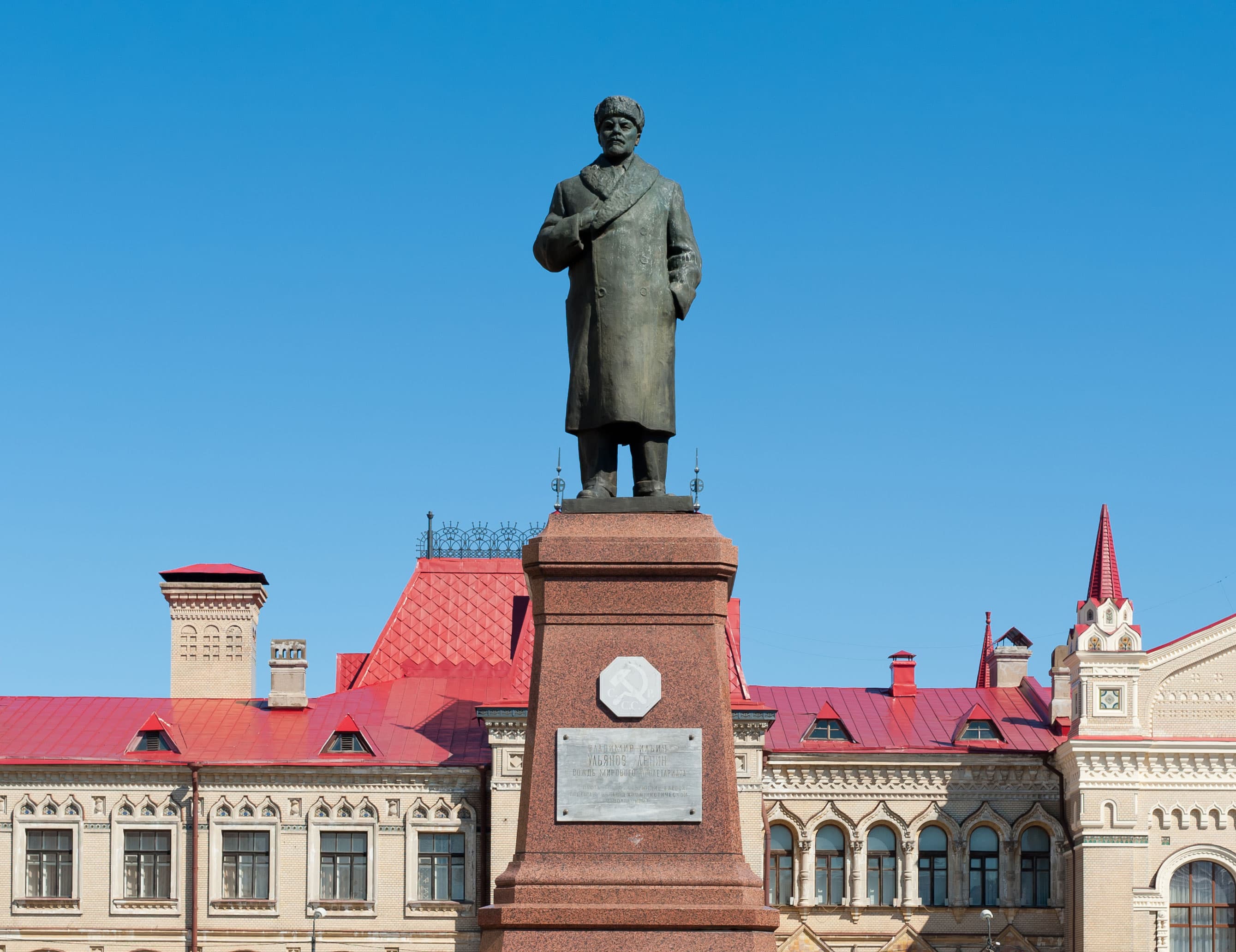 Памятник В. И. Ленину