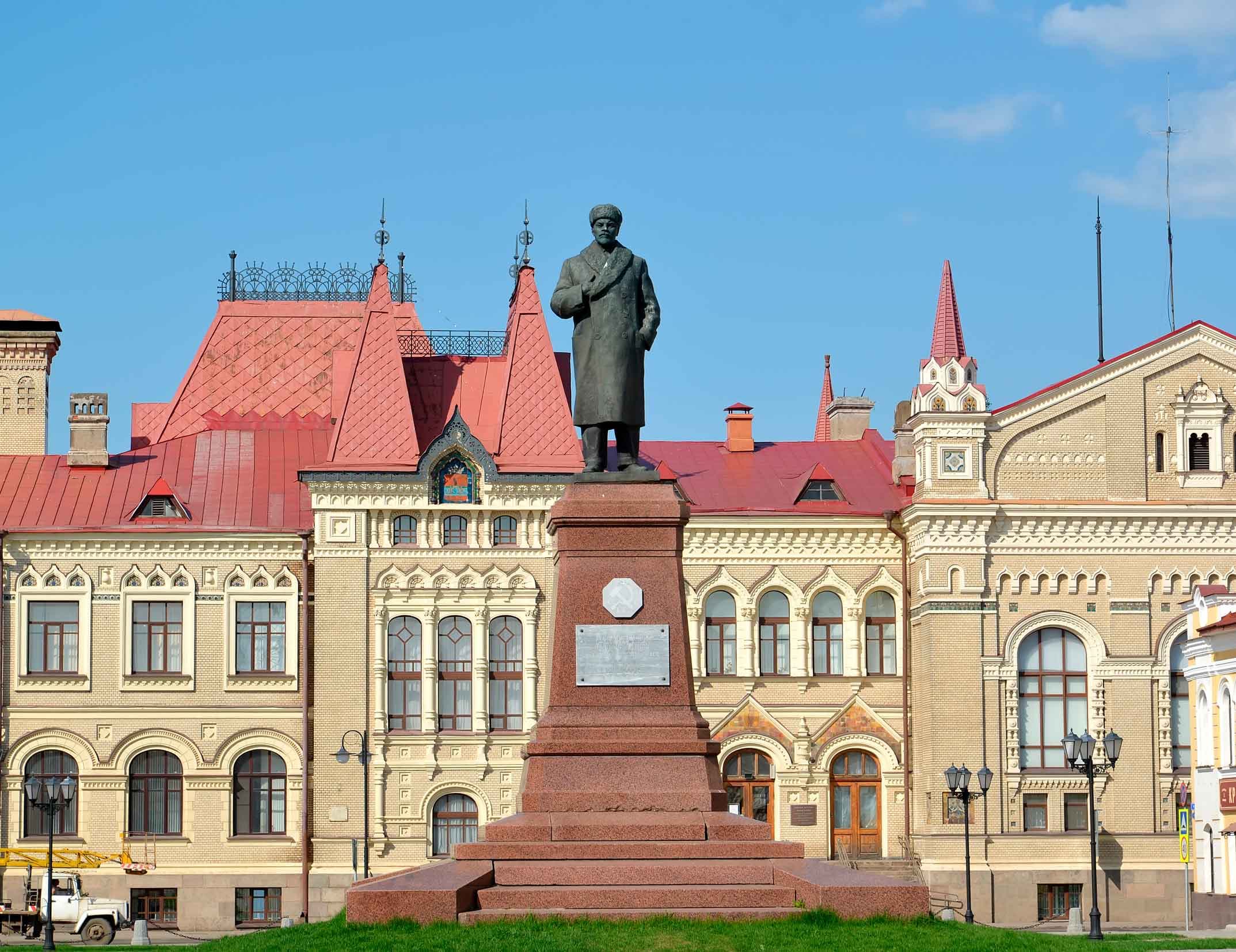 Памятник В. И. Ленину