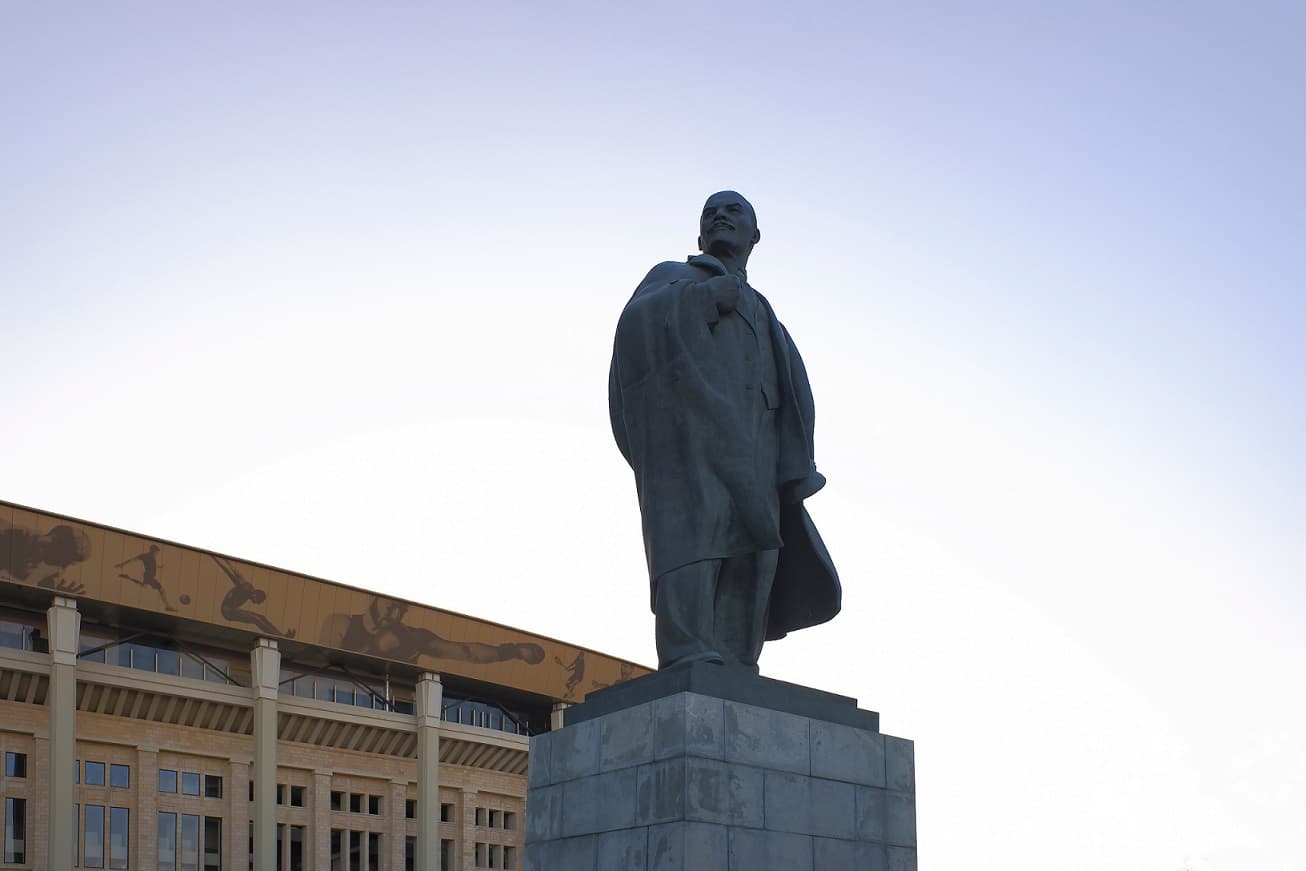 Памятник В. И. Ленину