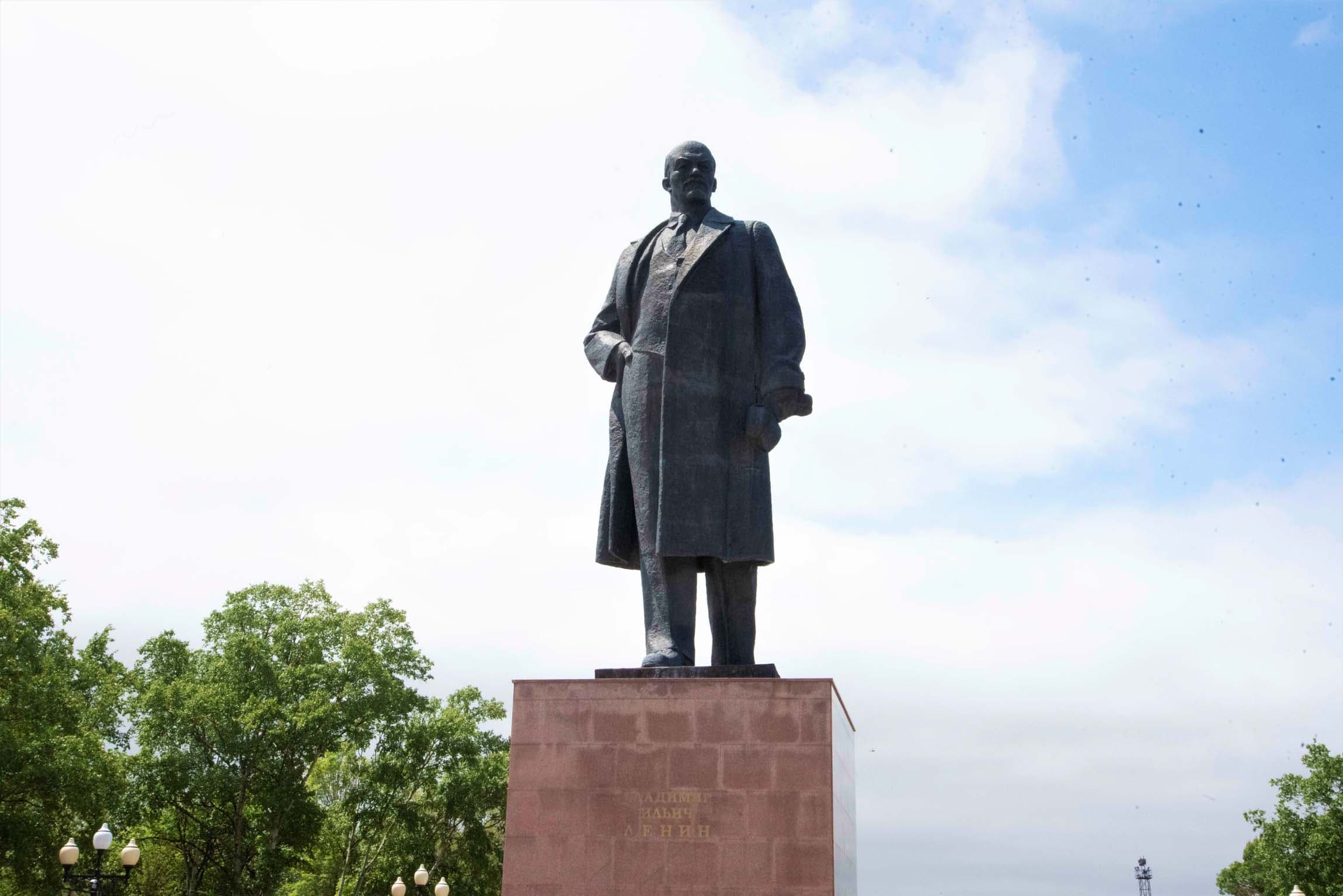 Памятник В. И. Ленину