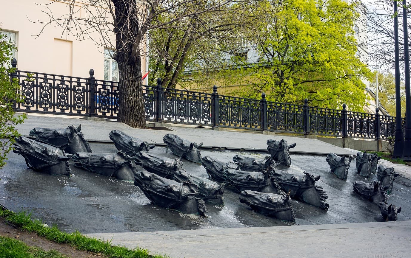 Памятник М. А. Шолохову