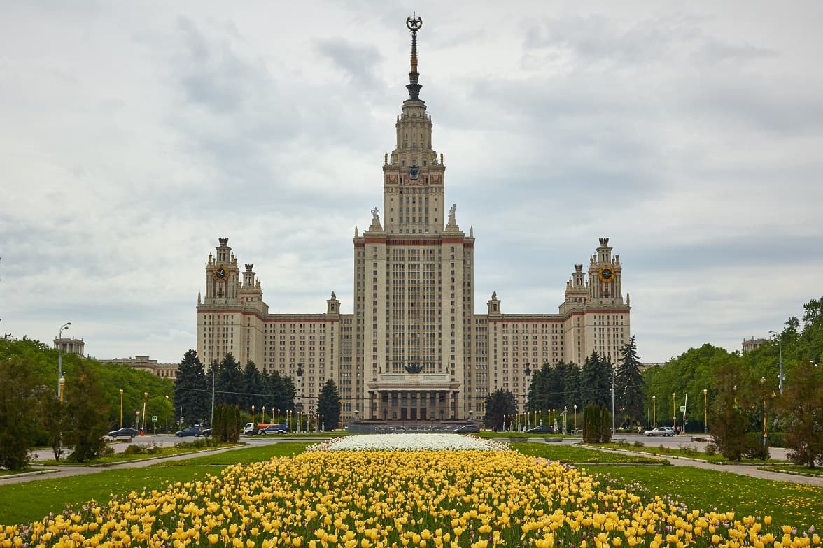 Большой газон МГУ