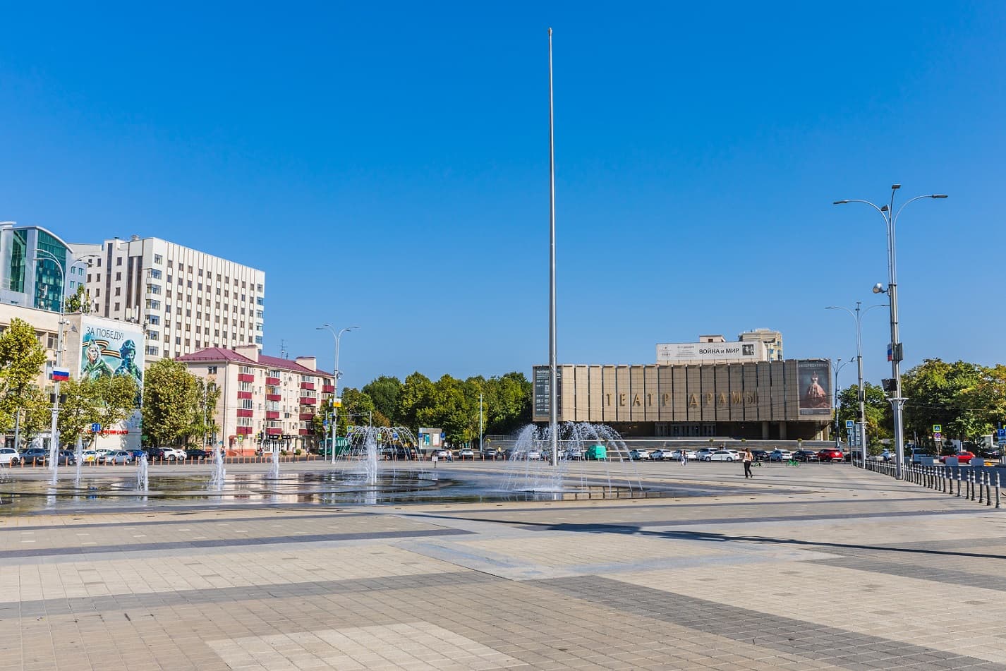   Театральная площадь
