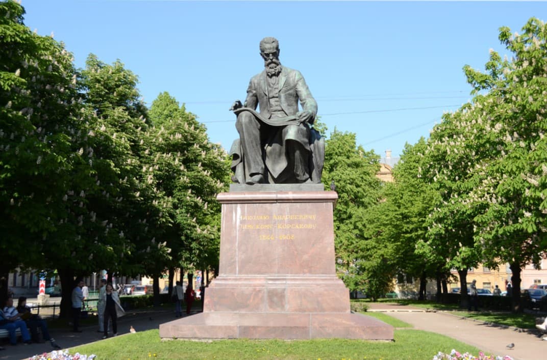 Театральная площадь