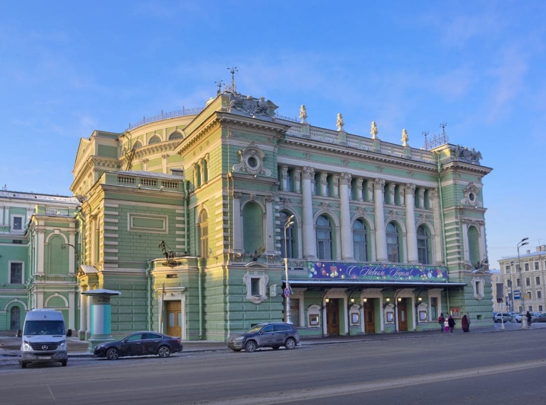 Театральная площадь