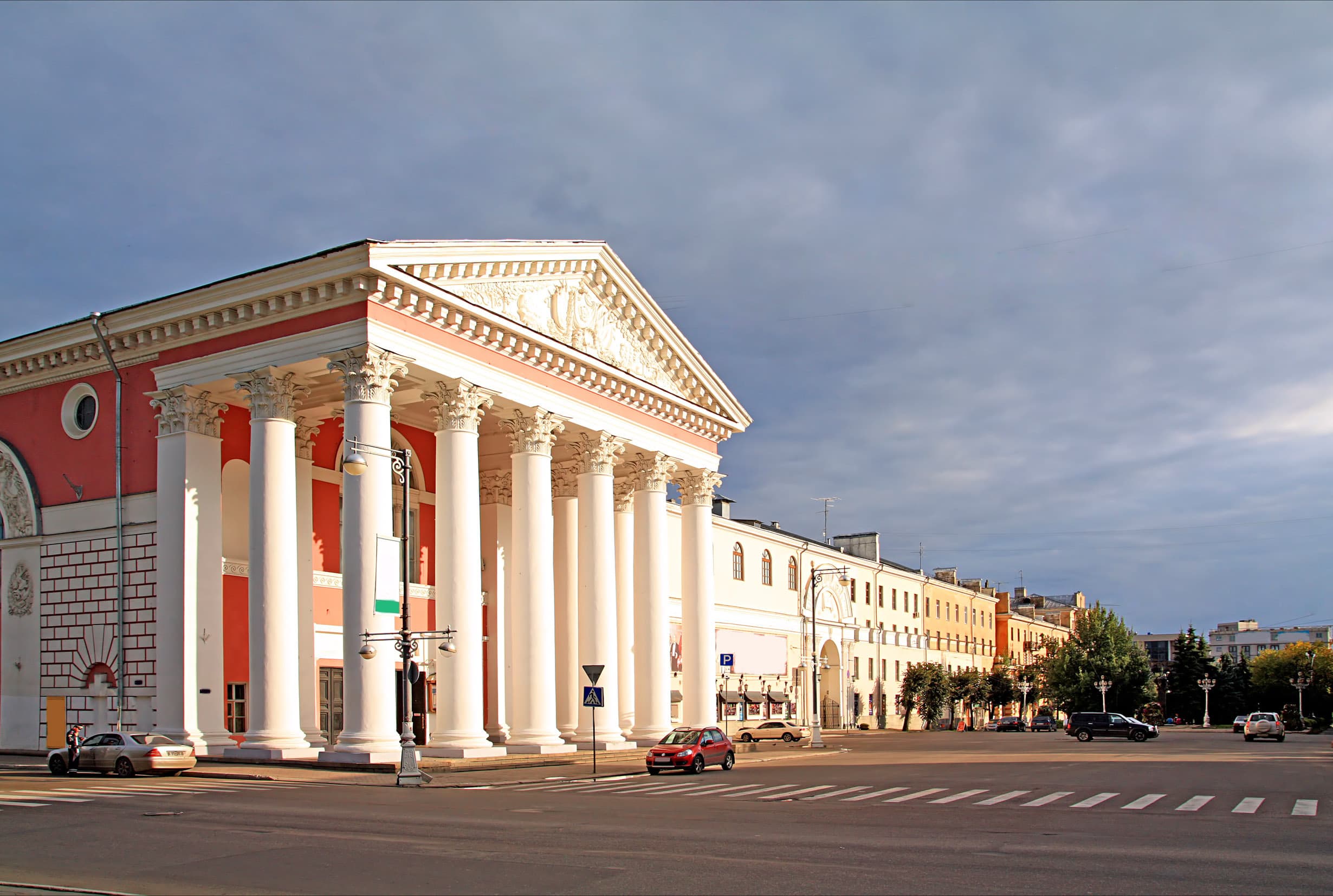 Театральная площадь