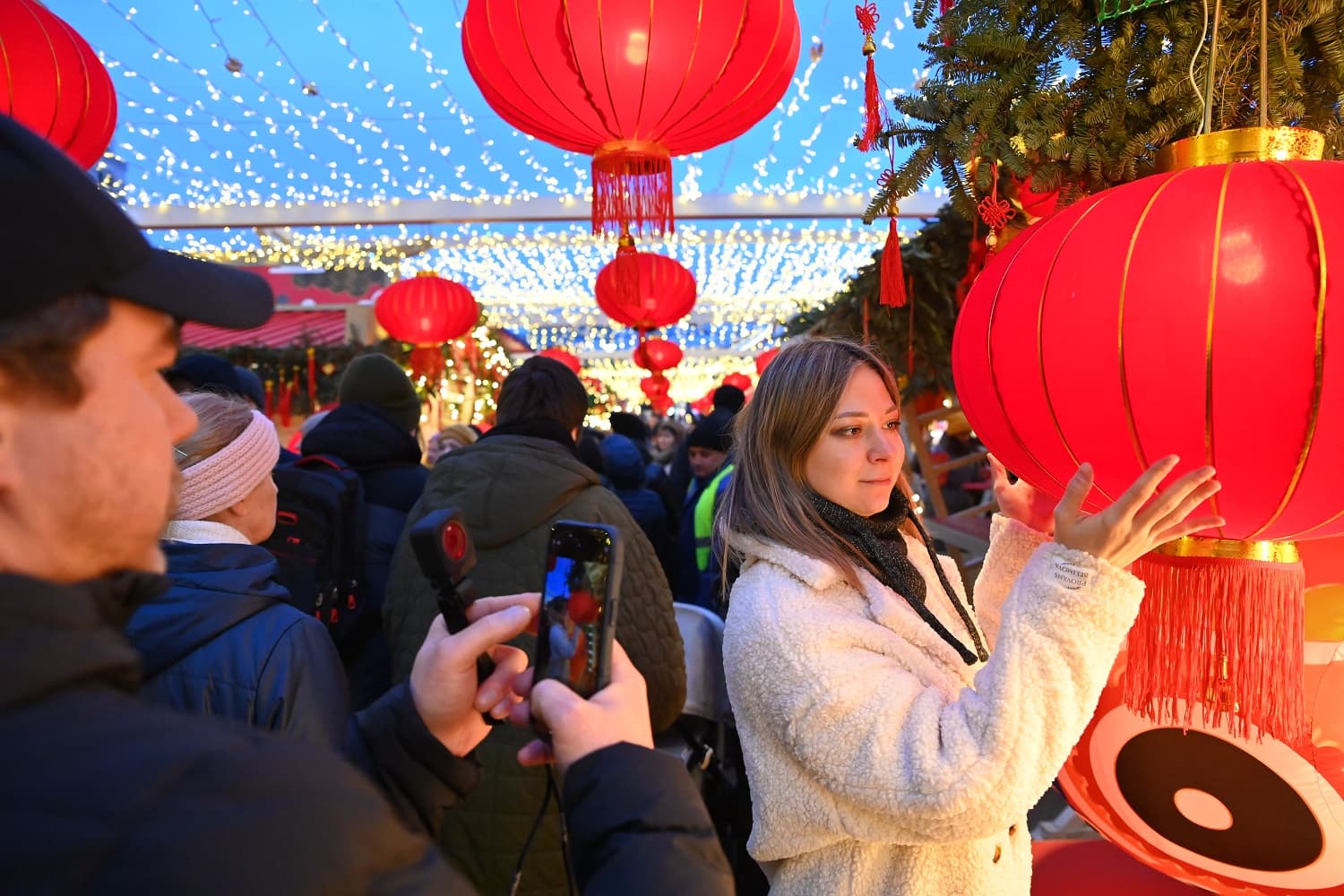 Фестивальная площадка «Московские сезоны». Переход от Площади Революции к Манежной площади